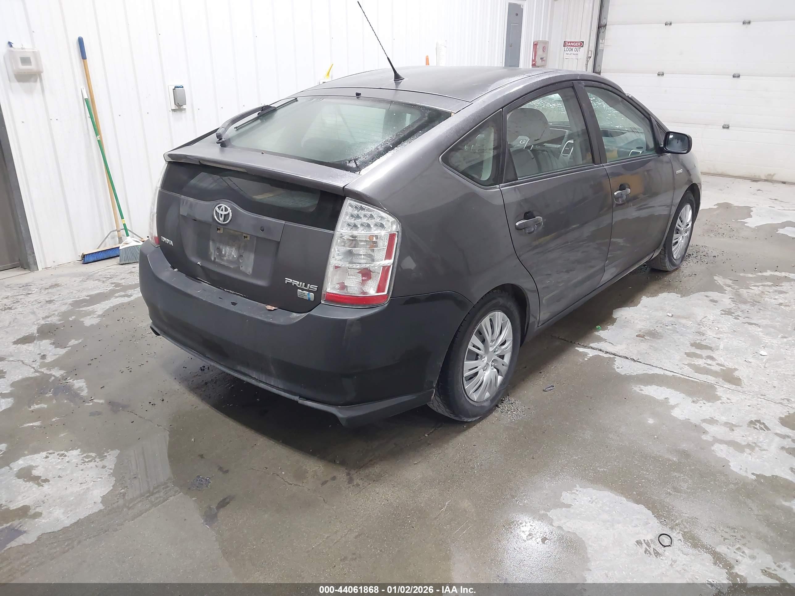 TOYOTA PRIUS image 4