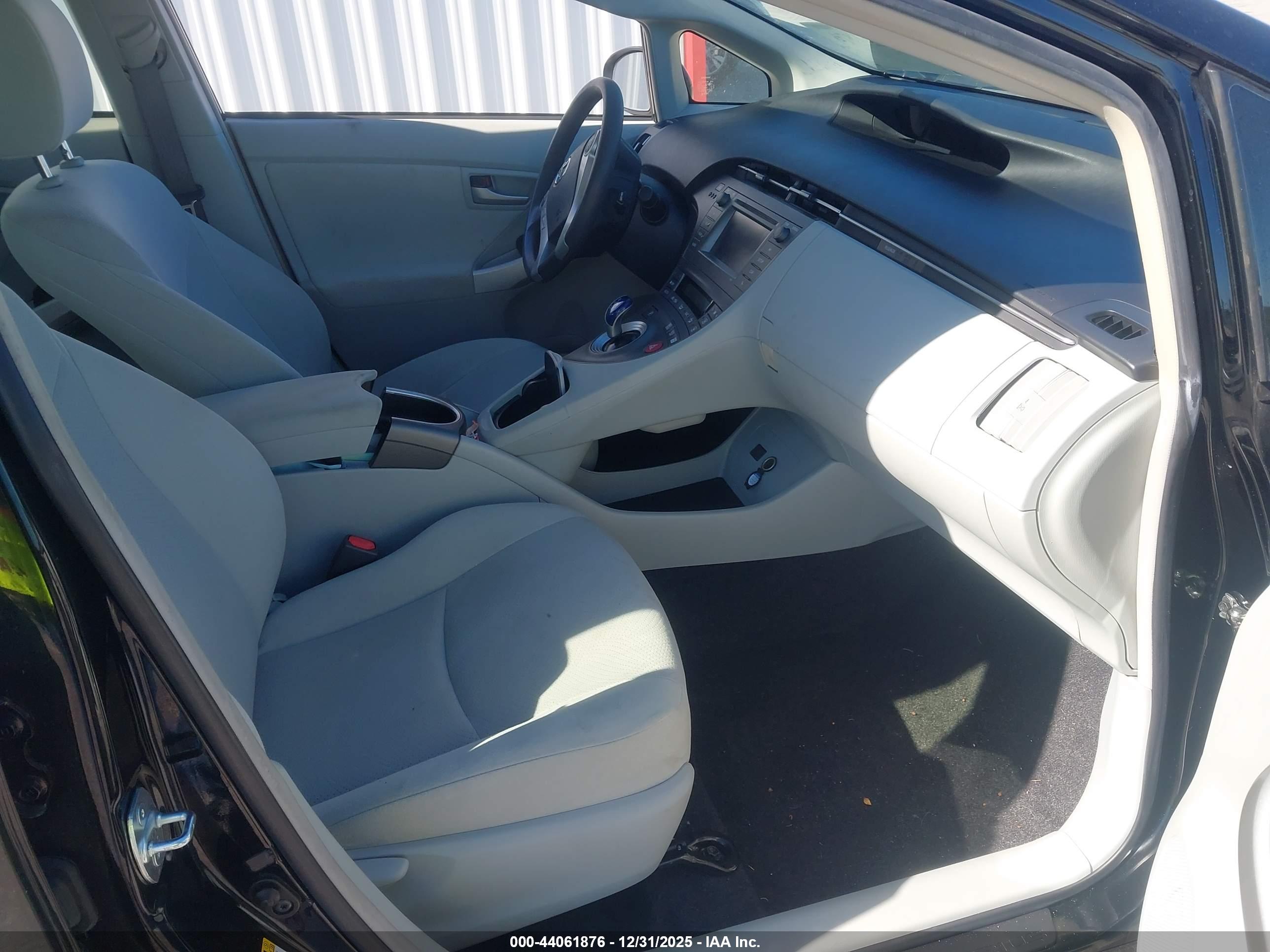 TOYOTA PRIUS image 5