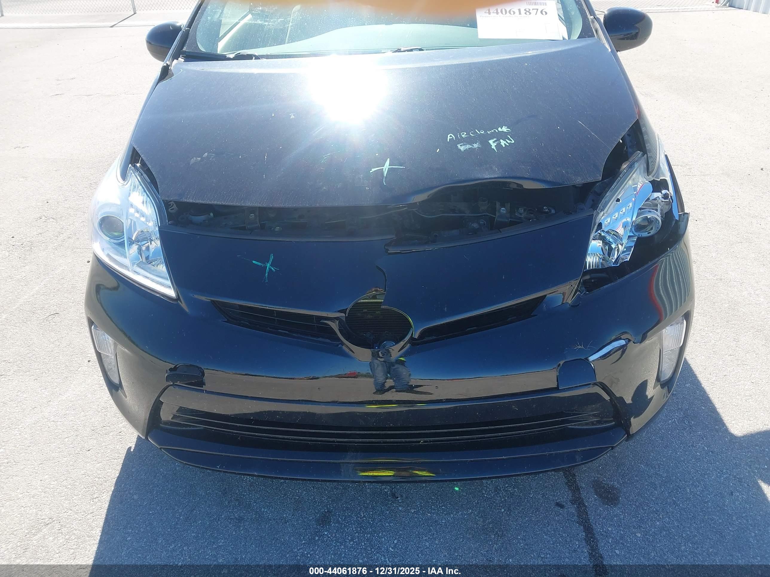 TOYOTA PRIUS image 6