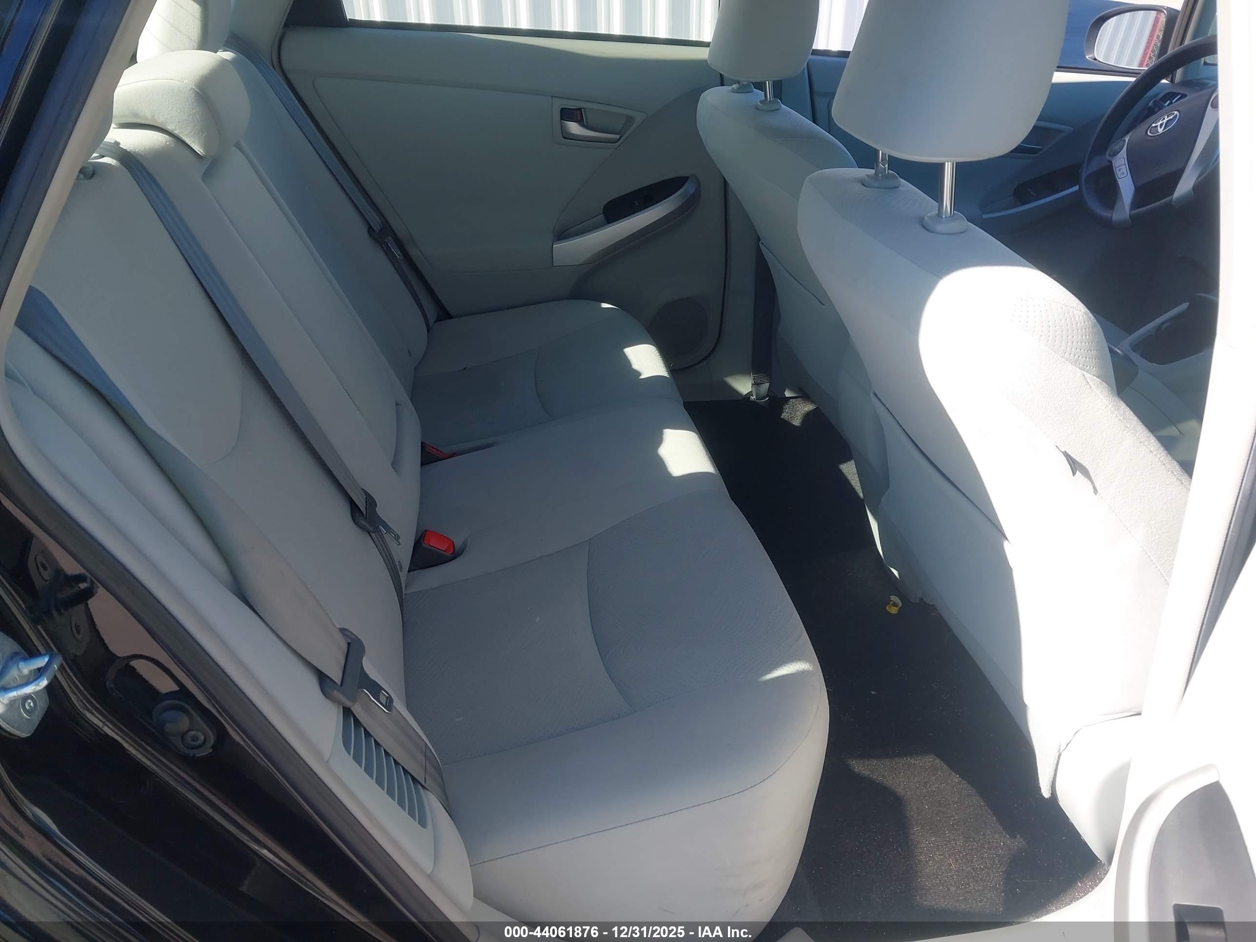 TOYOTA PRIUS image 8