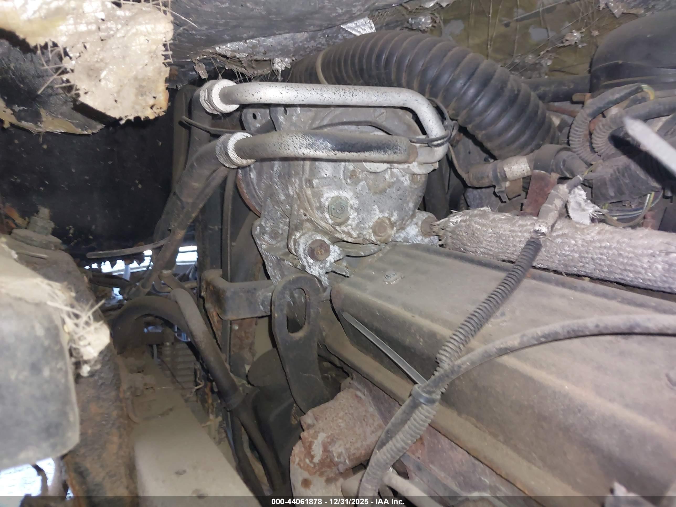 ISUZU NPR image 10