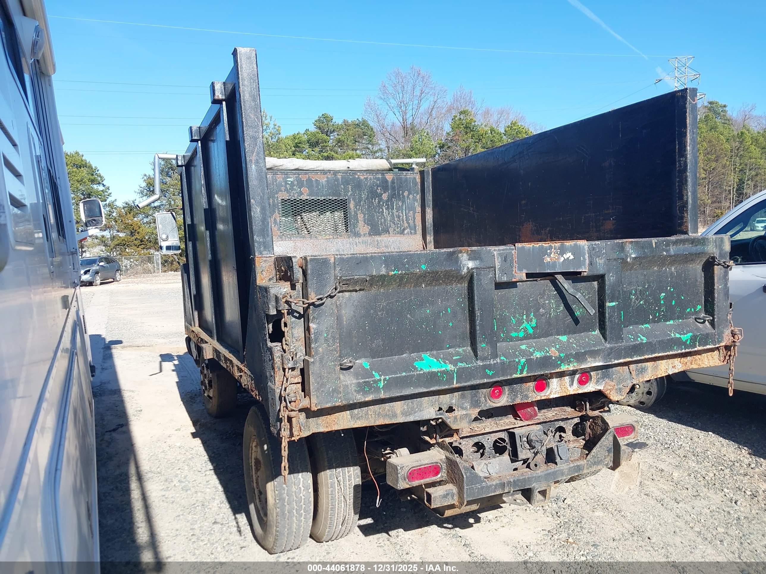 ISUZU NPR image 3