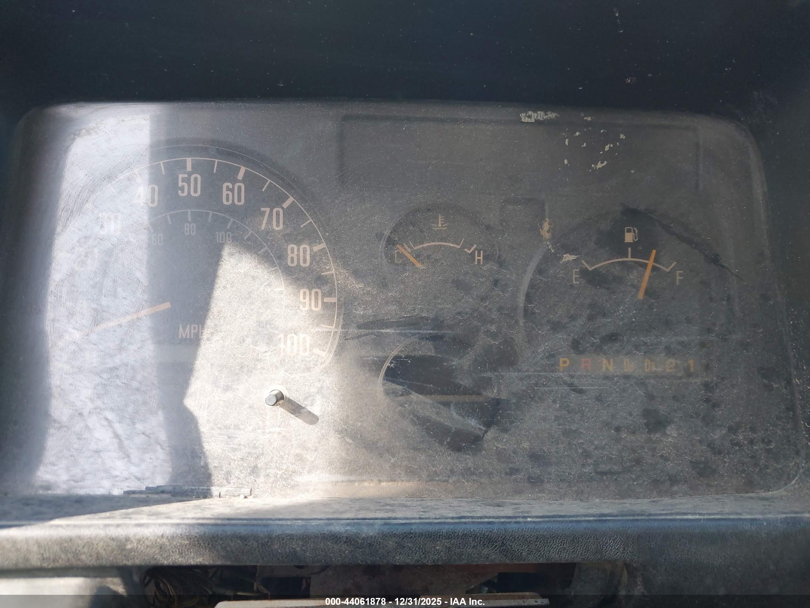 ISUZU NPR image 6