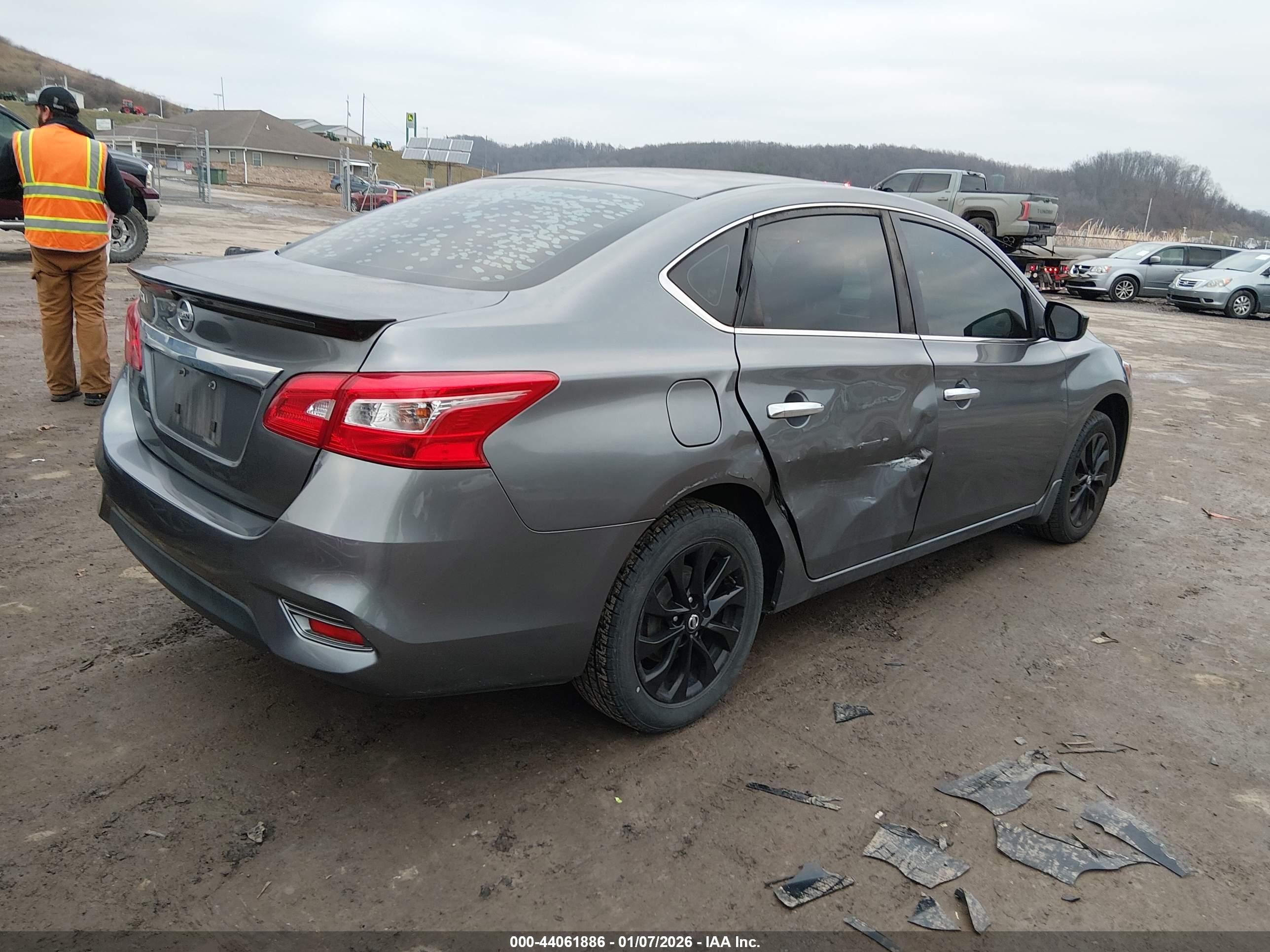 NISSAN SENTRA image 4