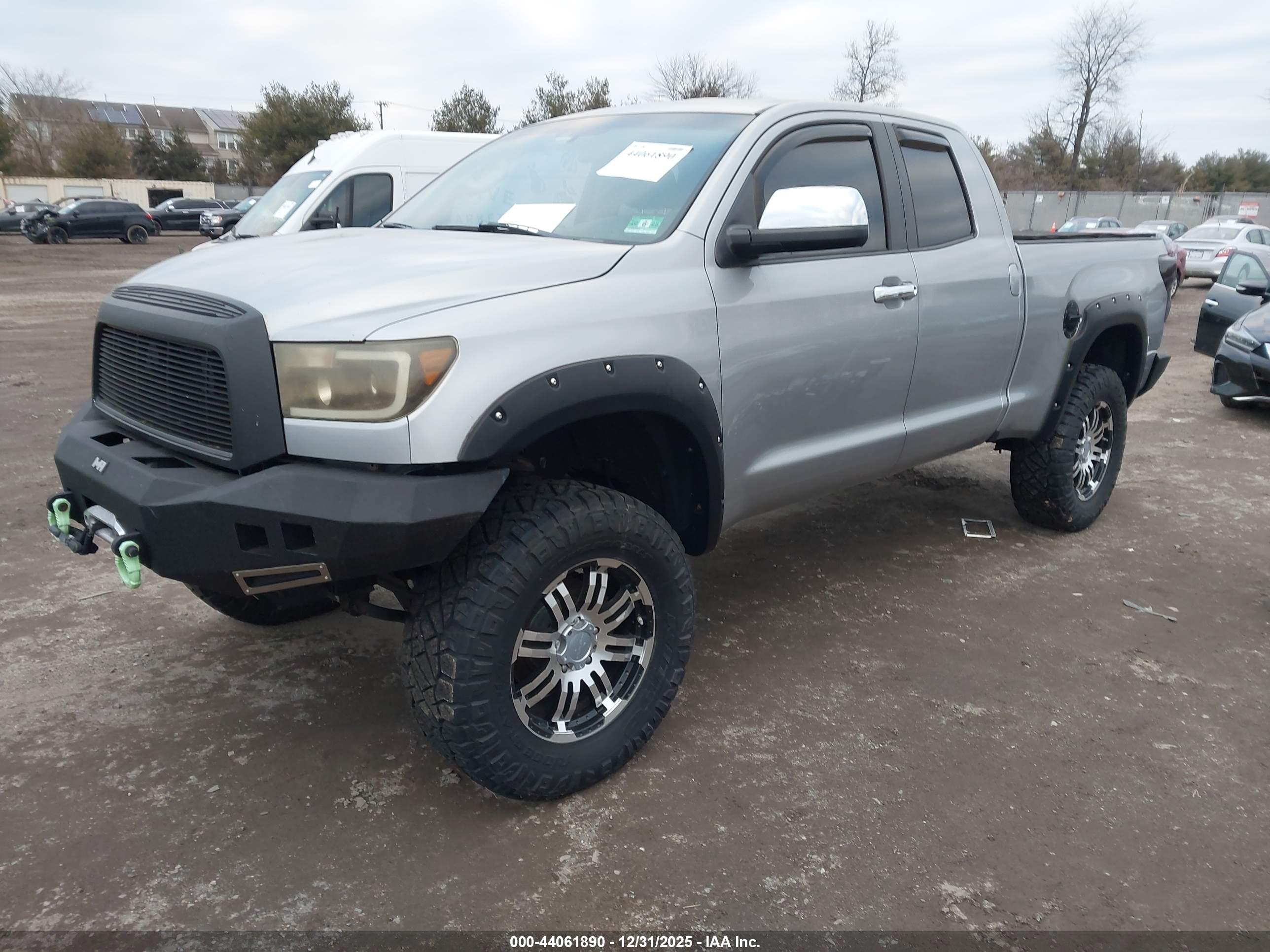 TOYOTA TUNDRA image 2