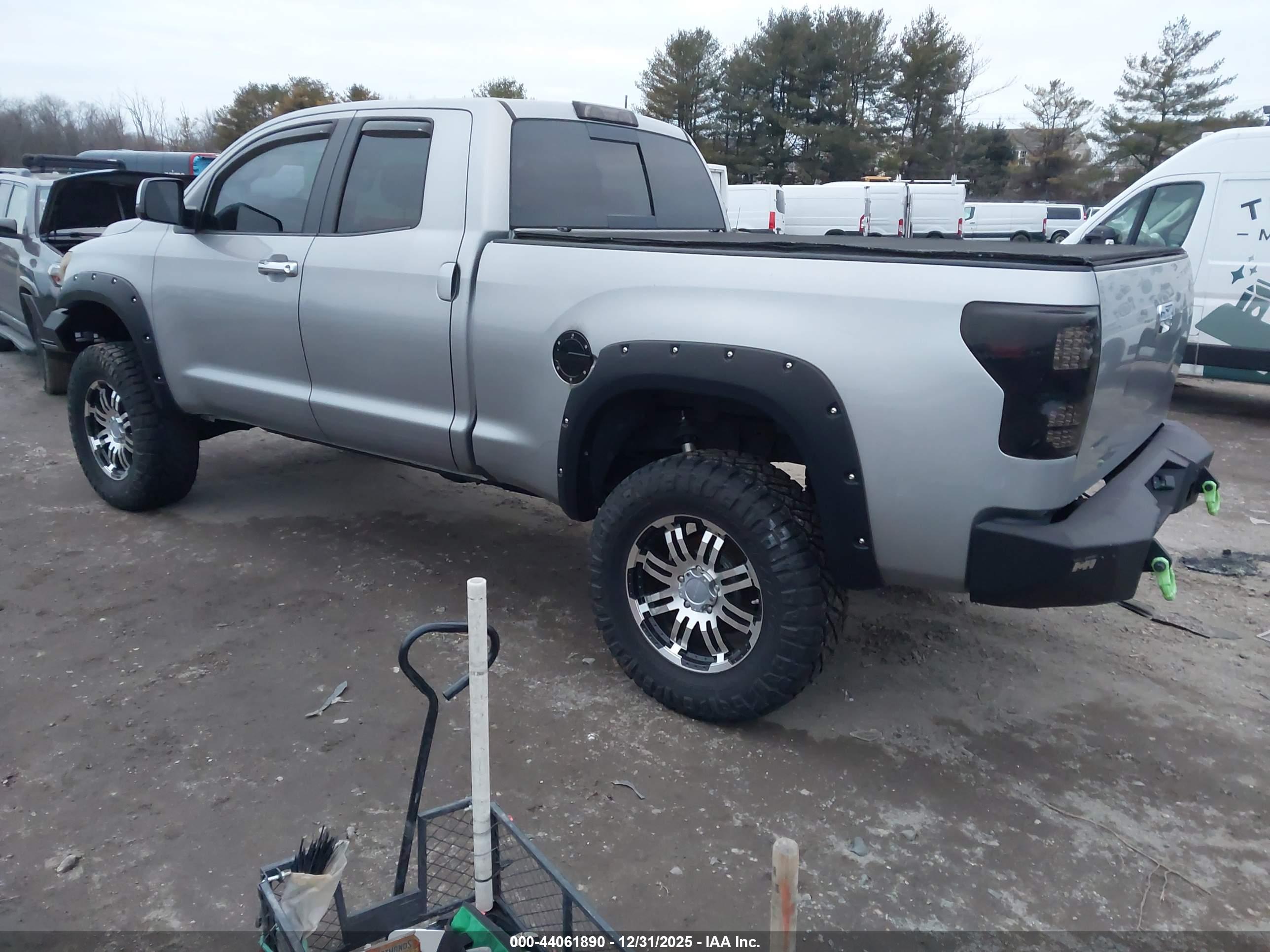 TOYOTA TUNDRA image 3