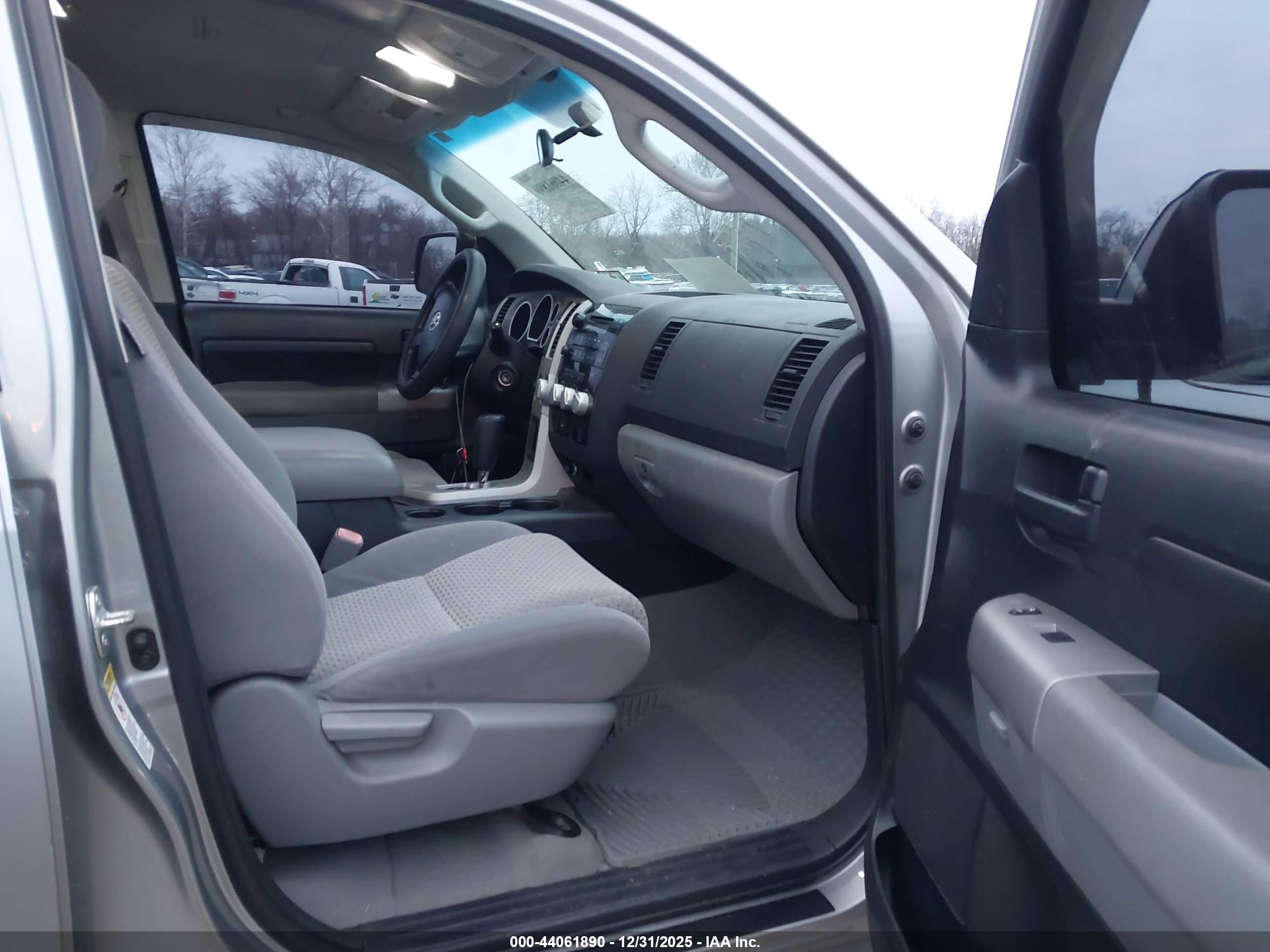 TOYOTA TUNDRA image 5