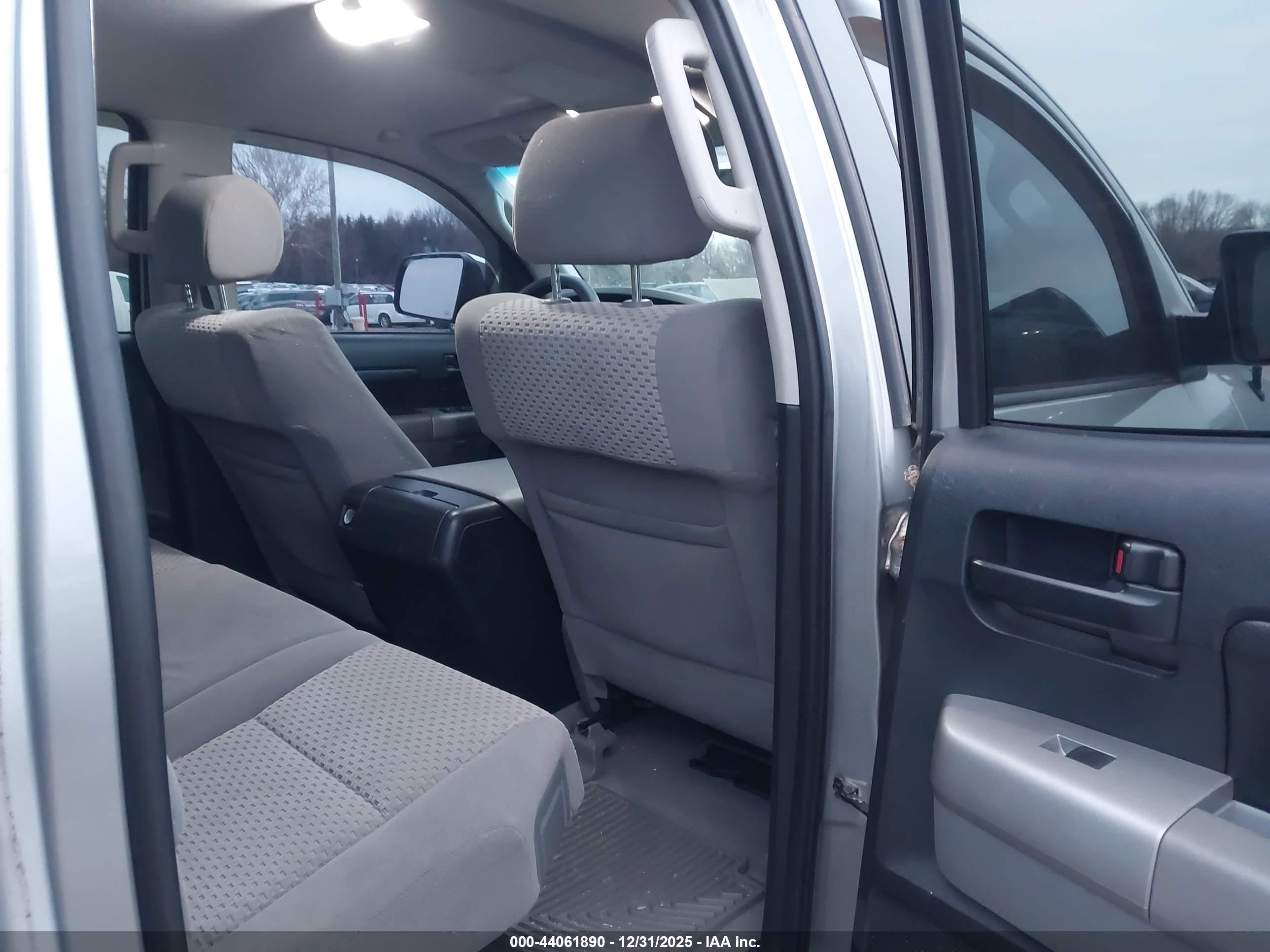 TOYOTA TUNDRA image 8