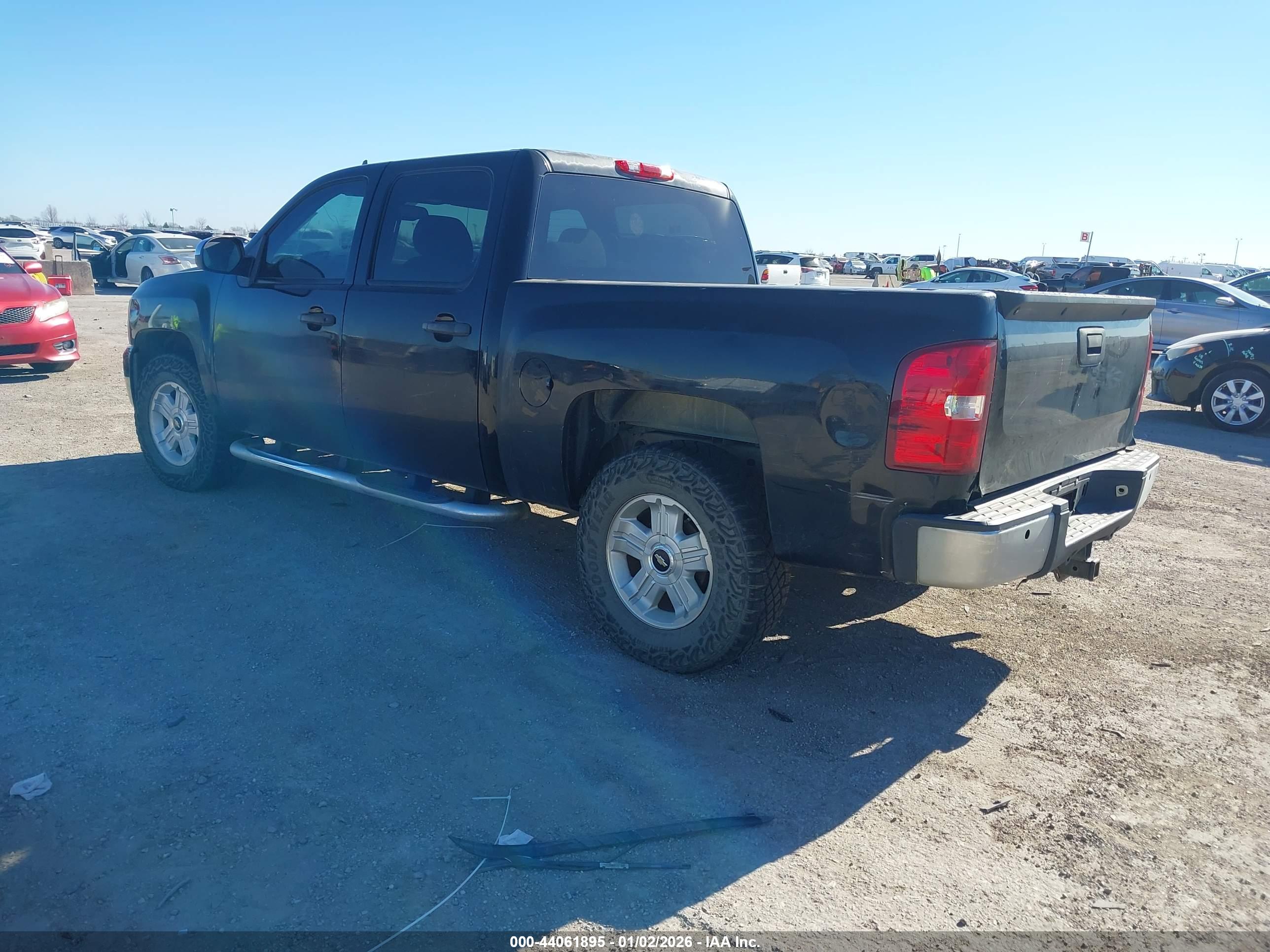 CHEVROLET SILVERADO image 3
