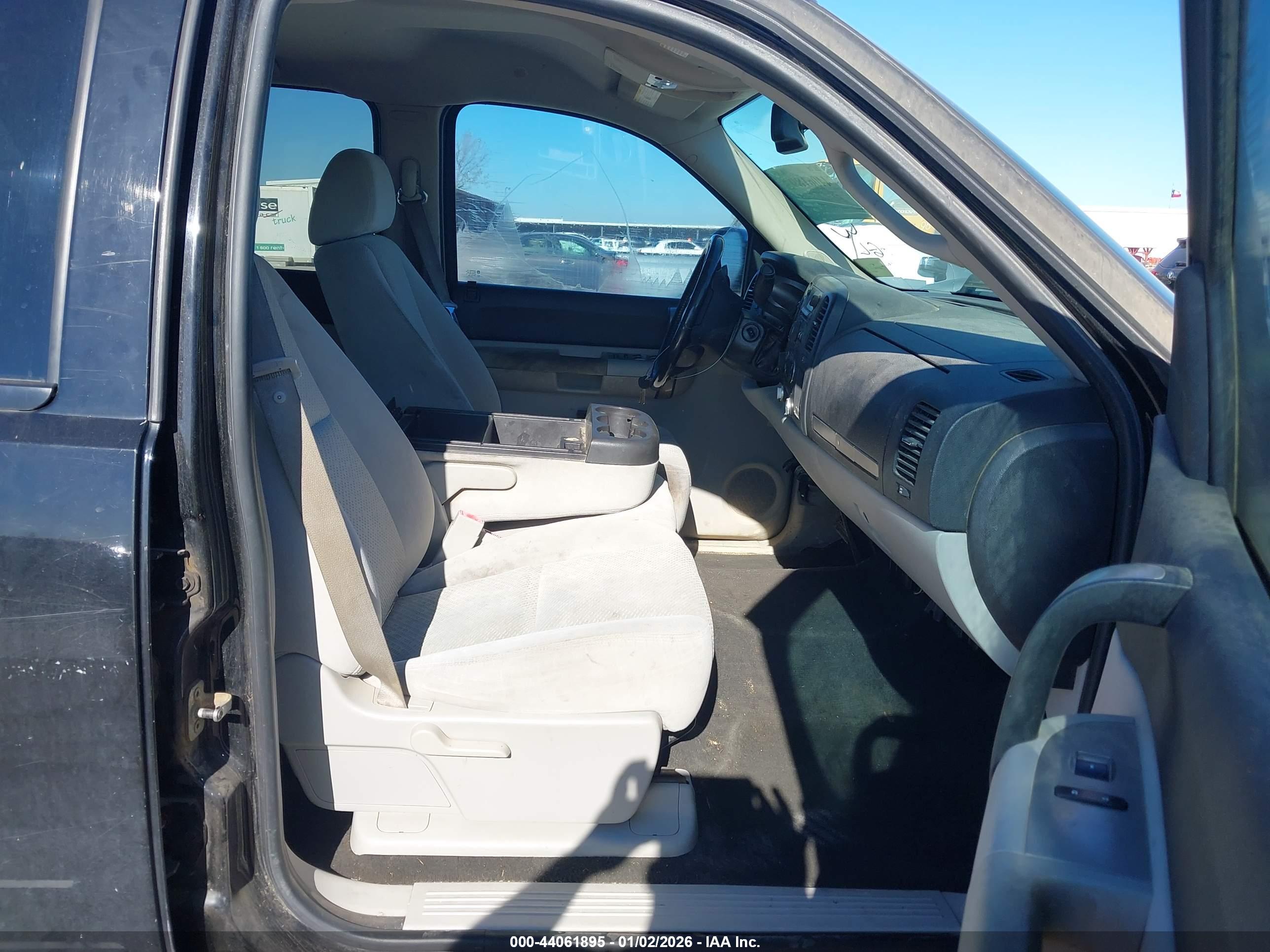 CHEVROLET SILVERADO image 5