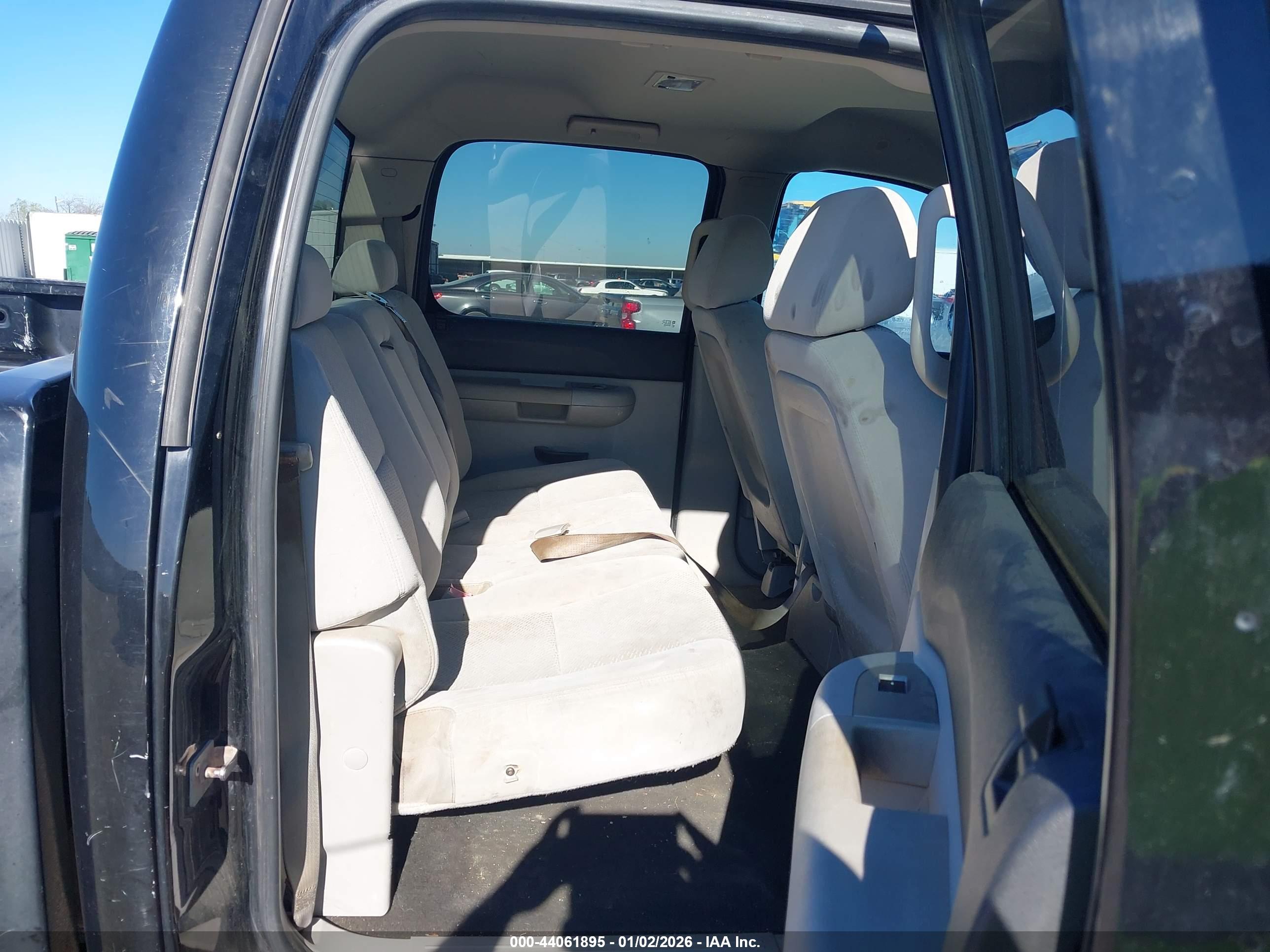 CHEVROLET SILVERADO image 8