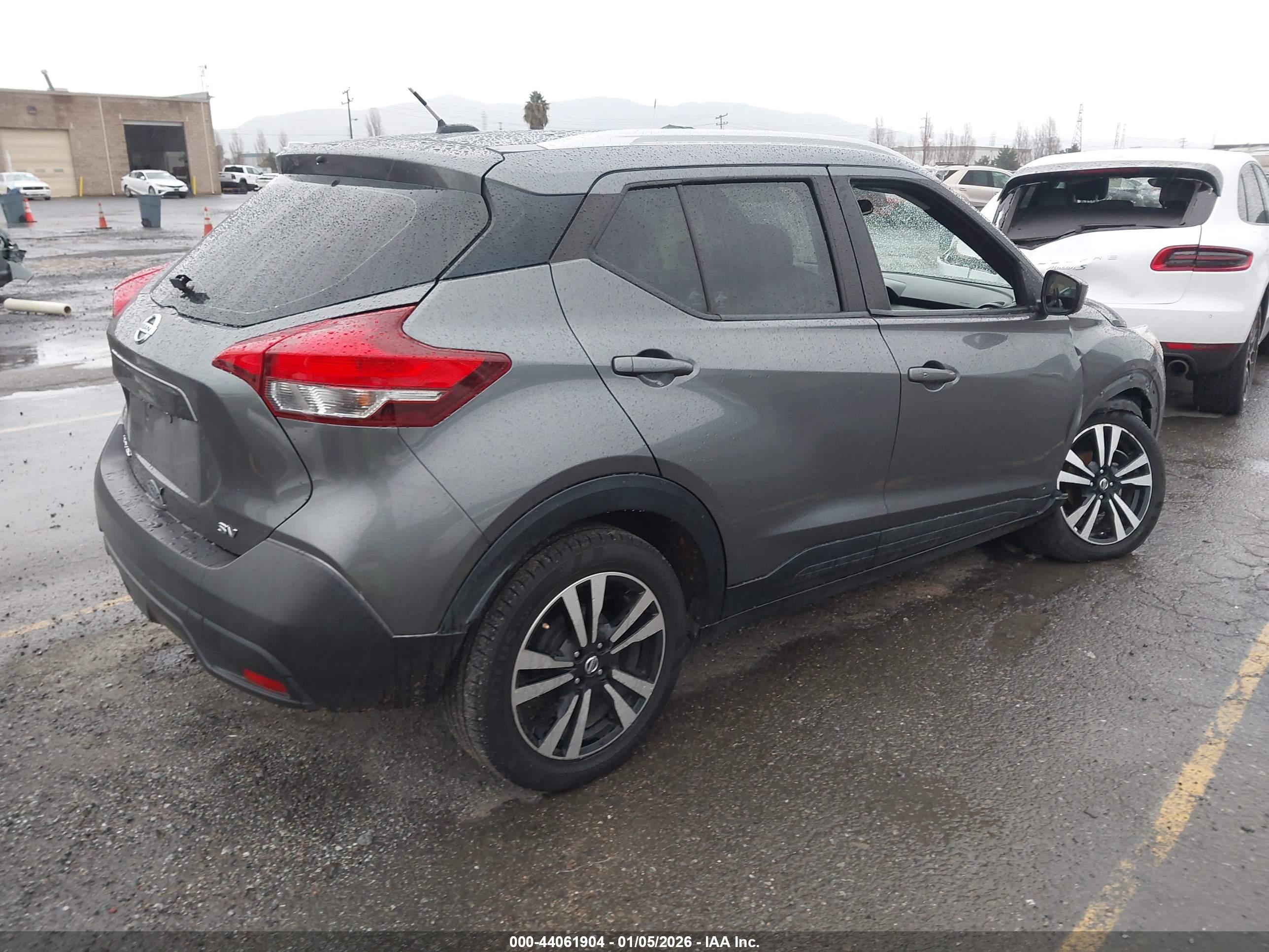 NISSAN KICKS image 4