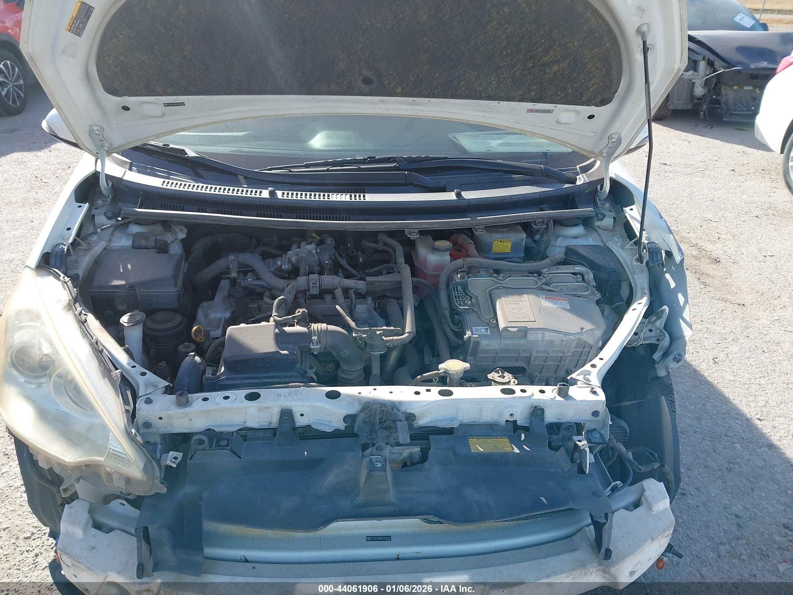 TOYOTA PRIUS image 10
