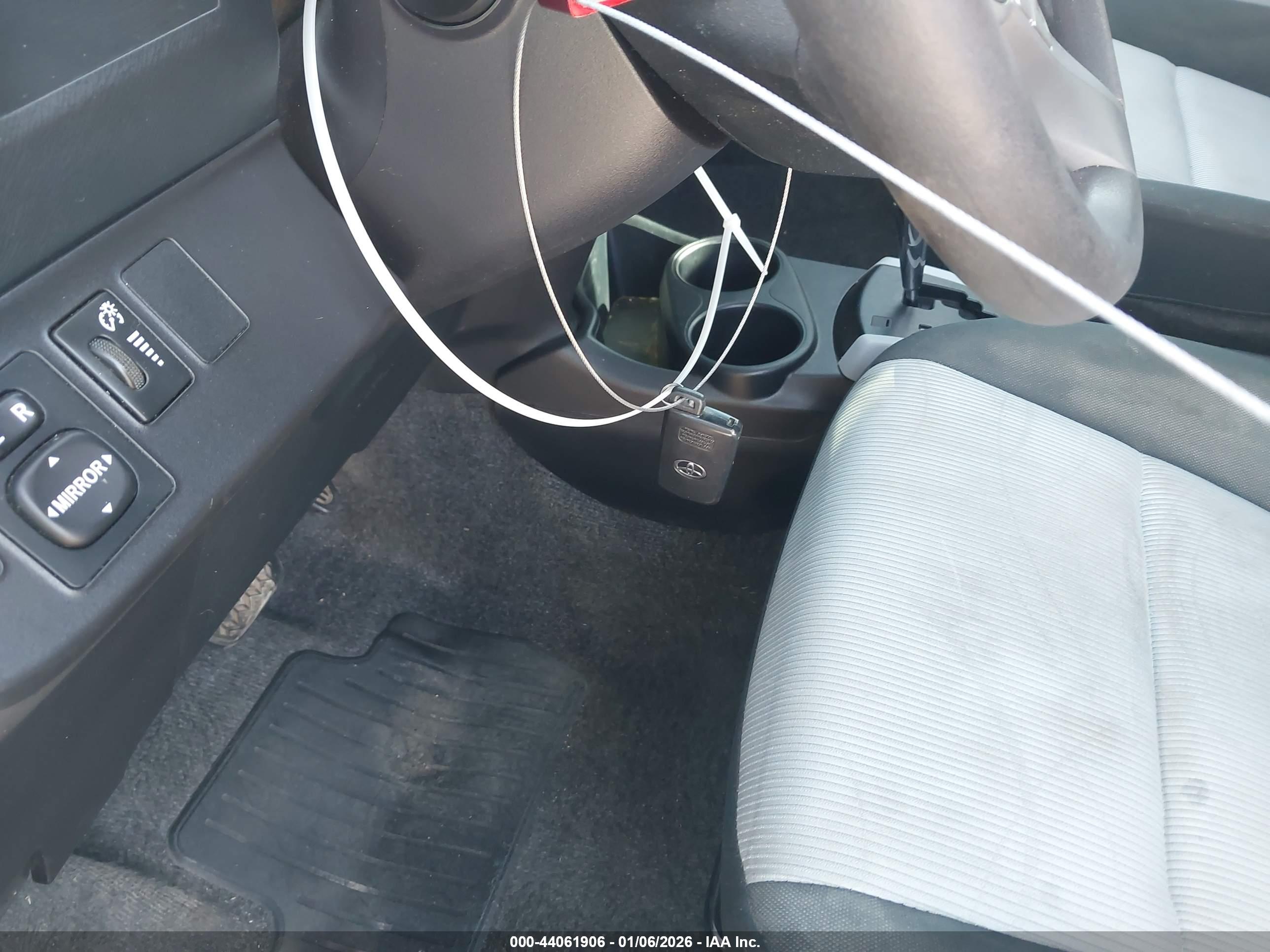TOYOTA PRIUS image 11