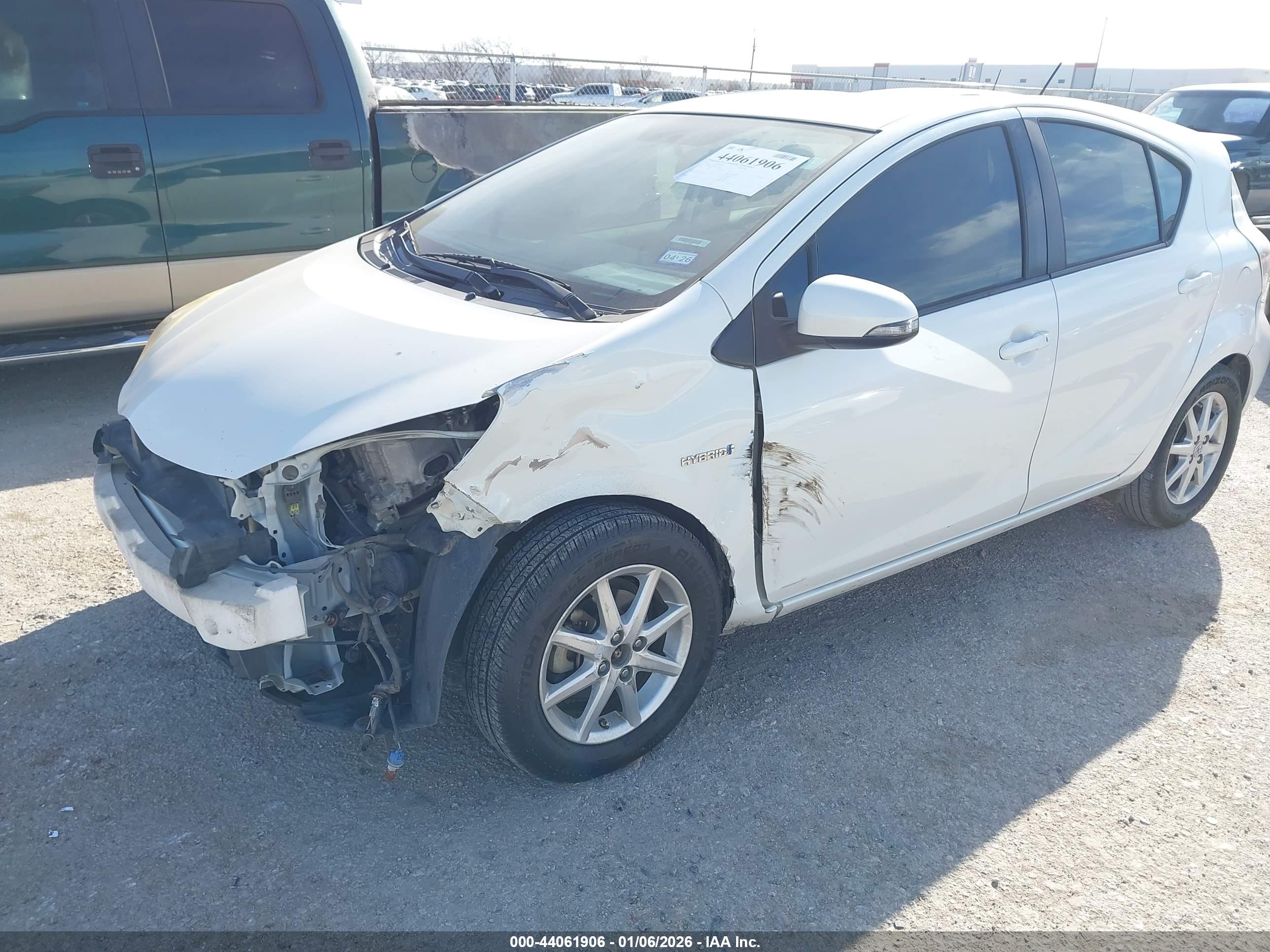 TOYOTA PRIUS image 6