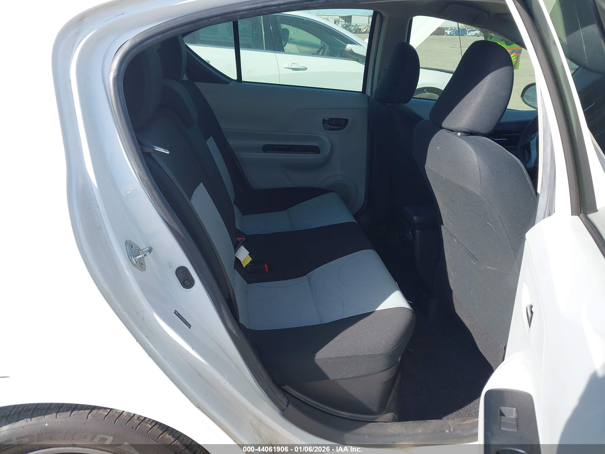TOYOTA PRIUS image 8