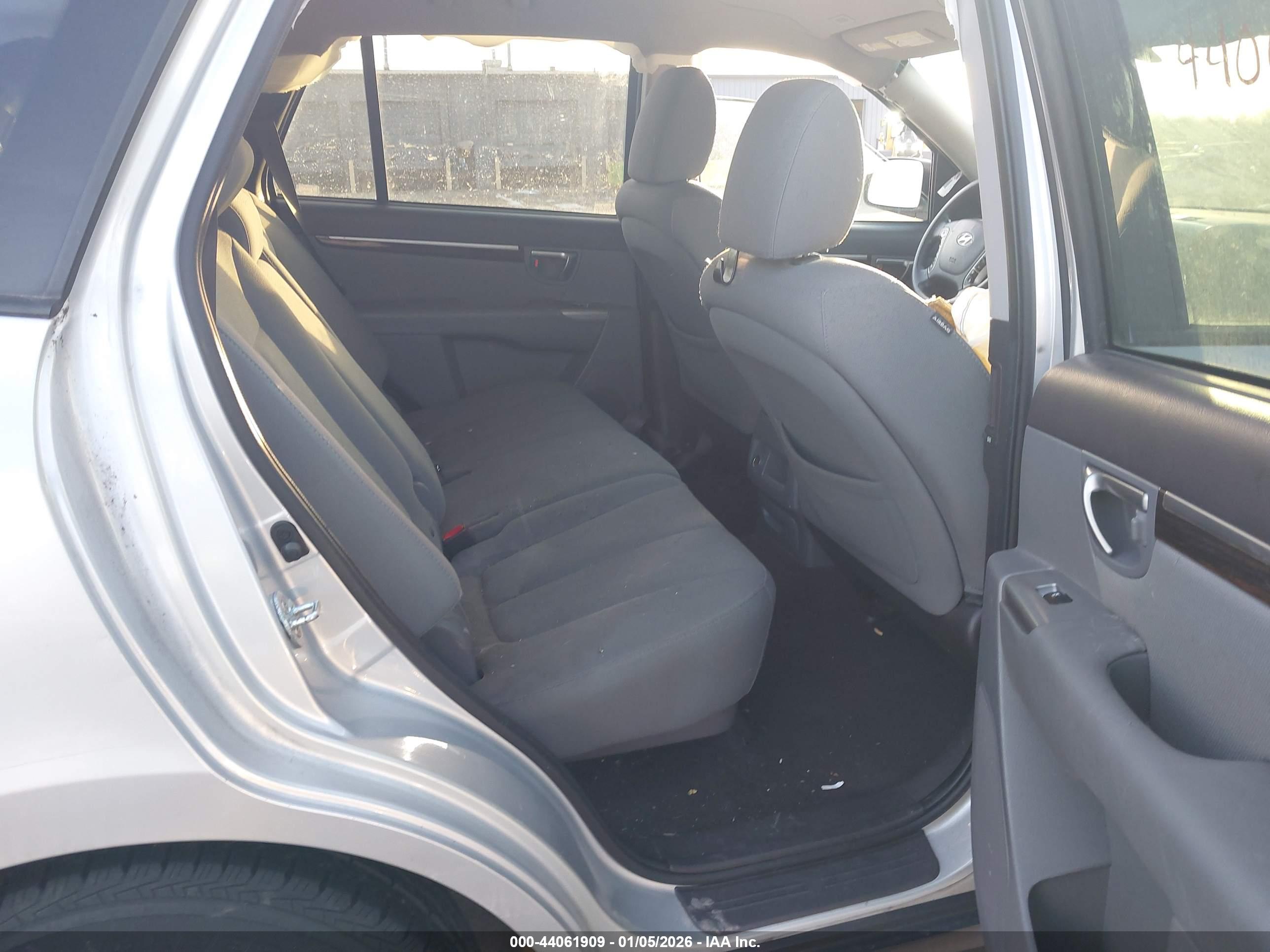 HYUNDAI SANTA image 8