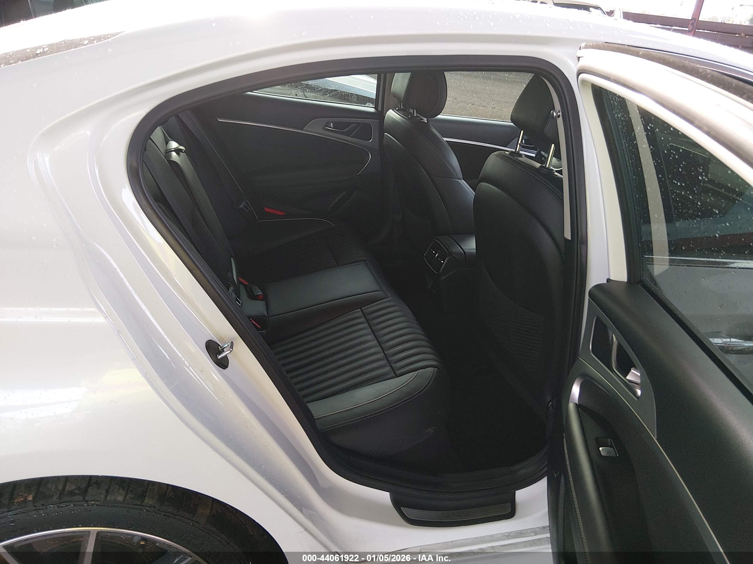 GENESIS G70 image 8