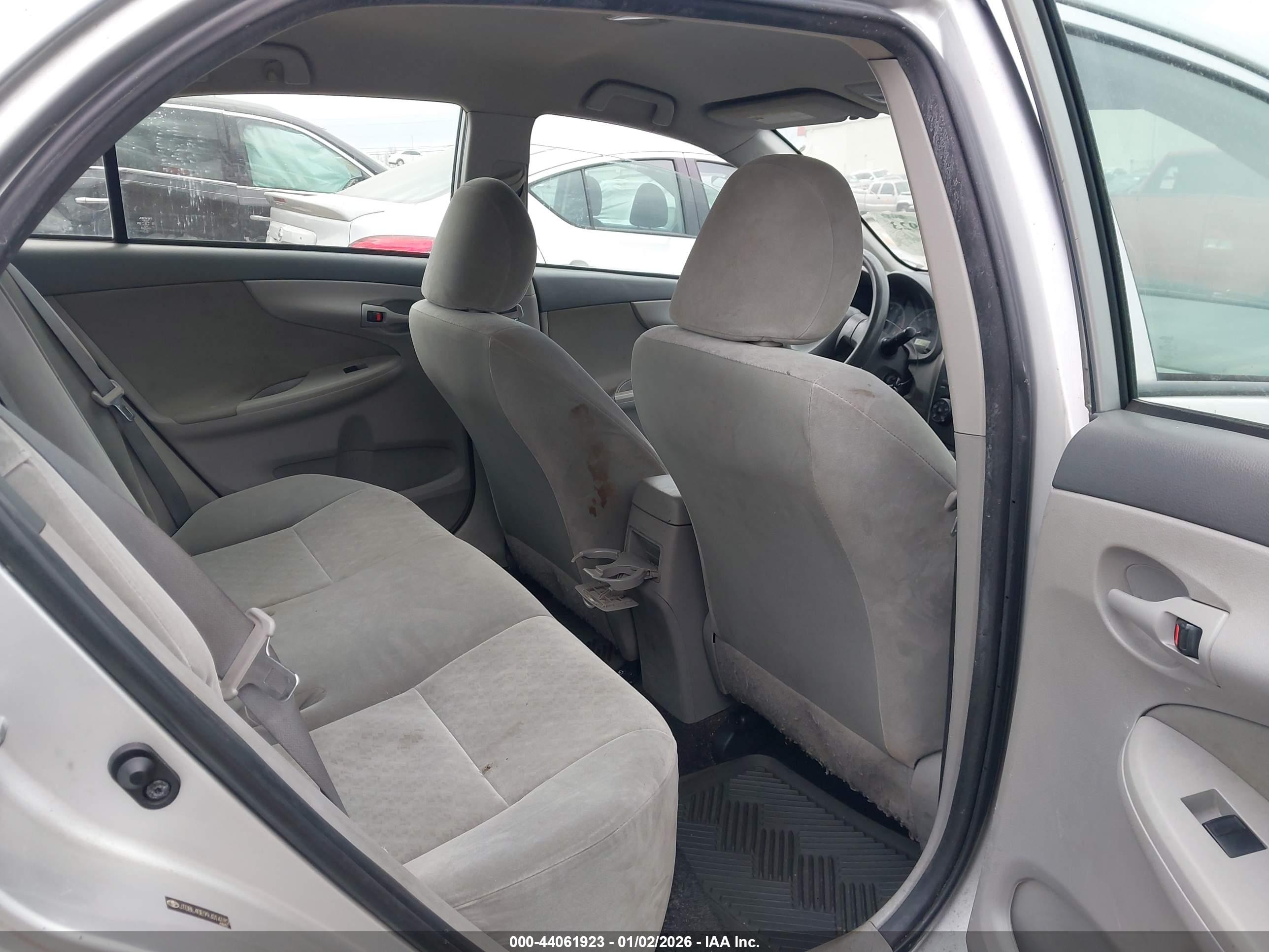 TOYOTA COROLLA image 8