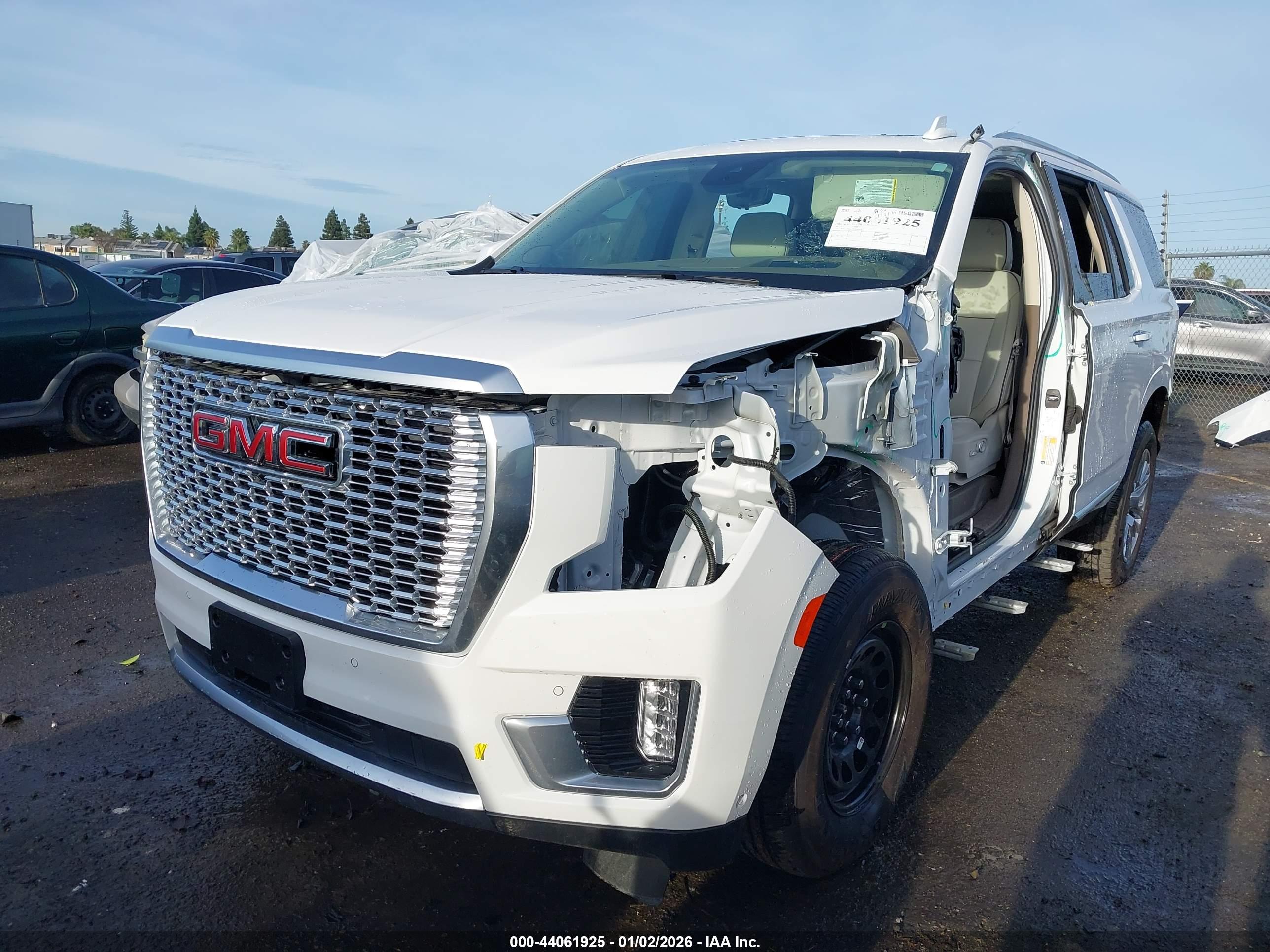 GMC YUKON image 2