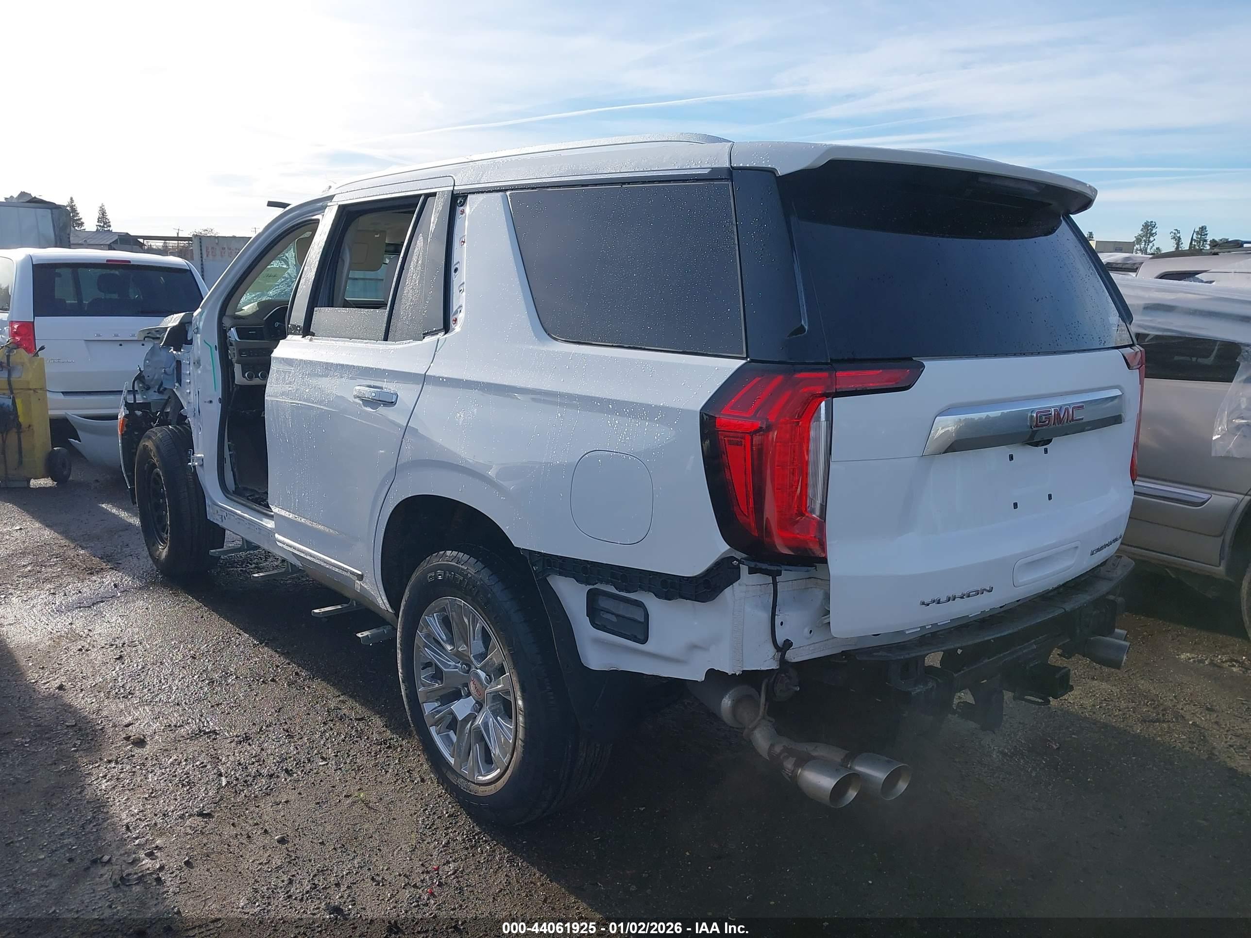 GMC YUKON image 3