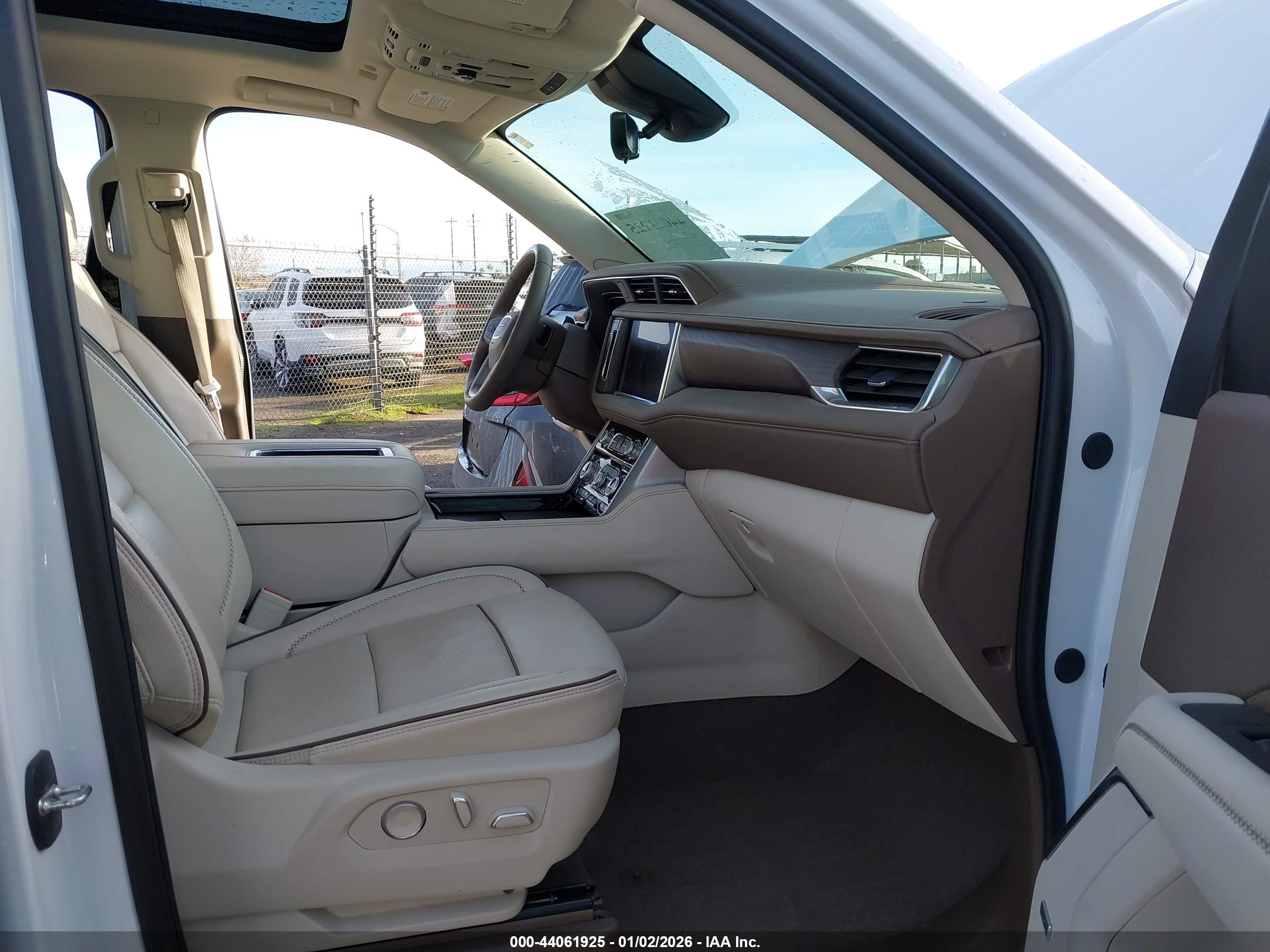 GMC YUKON image 5