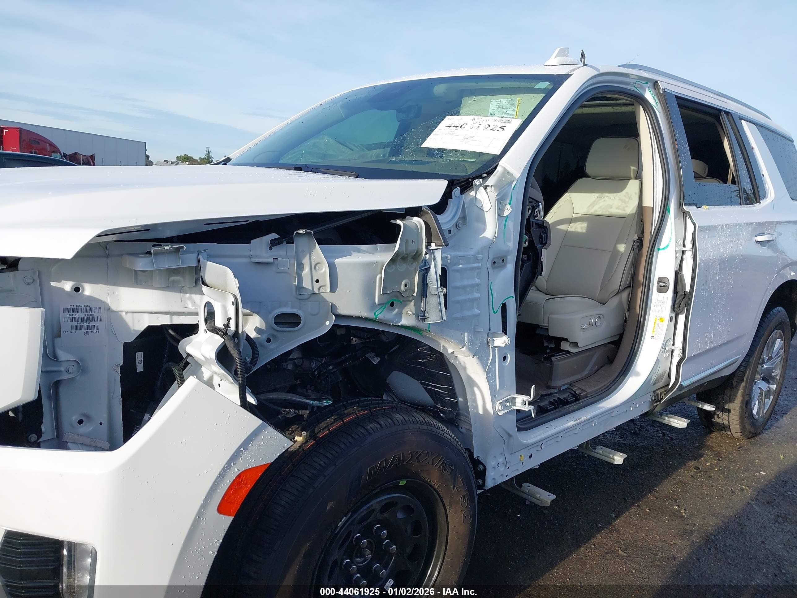 GMC YUKON image 6
