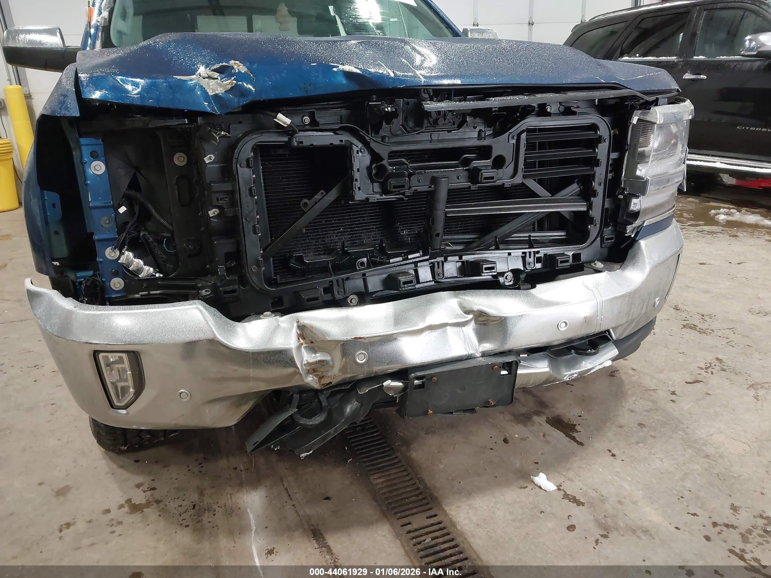 CHEVROLET SILVERADO image 6