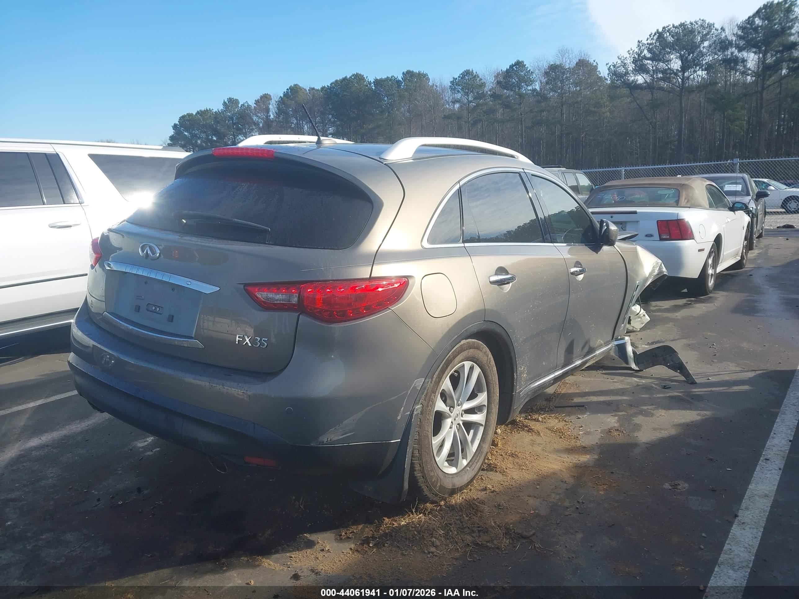 INFINITI FX35 image 4