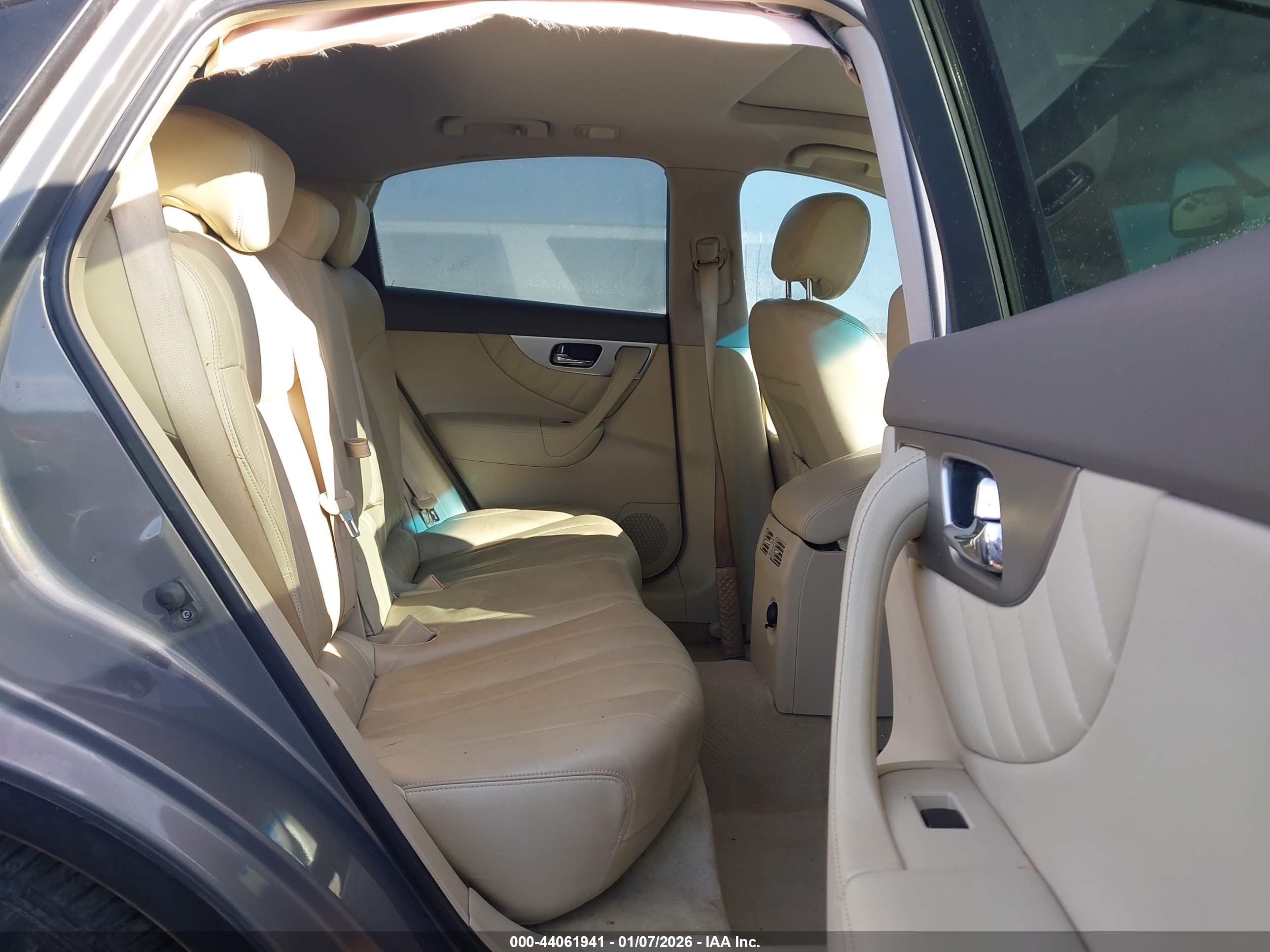INFINITI FX35 image 8