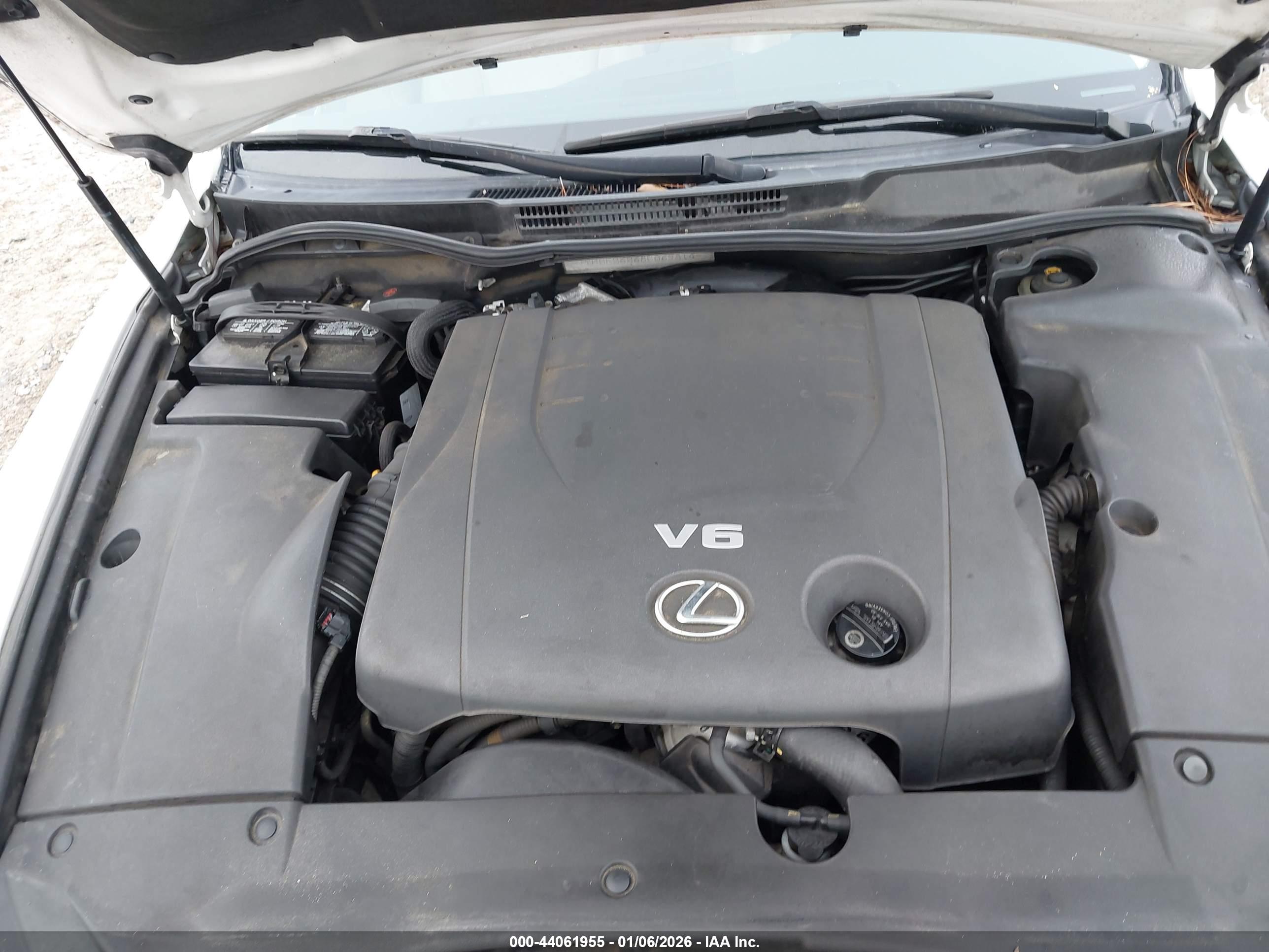 LEXUS IS image 10