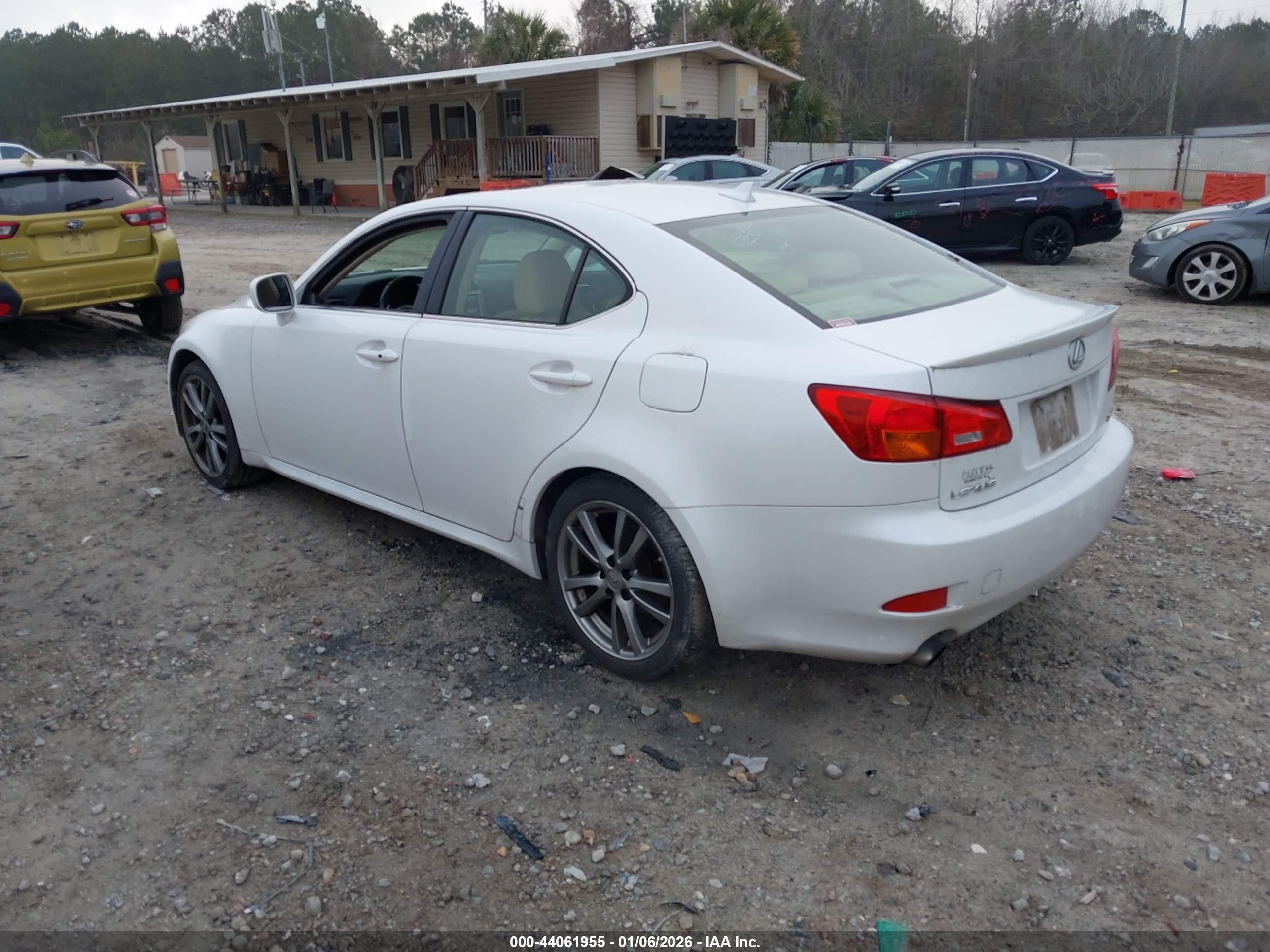 LEXUS IS image 3