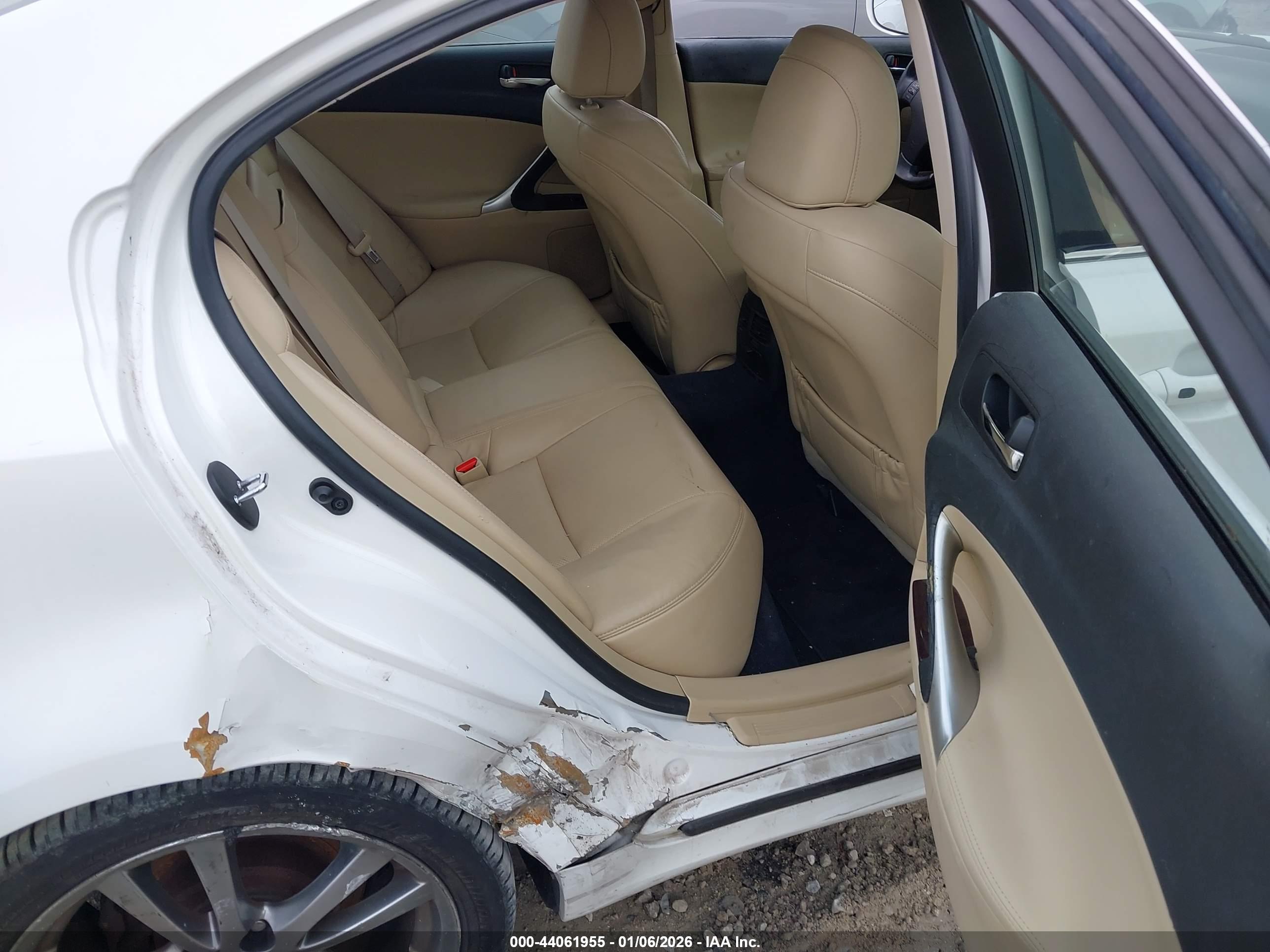 LEXUS IS image 8