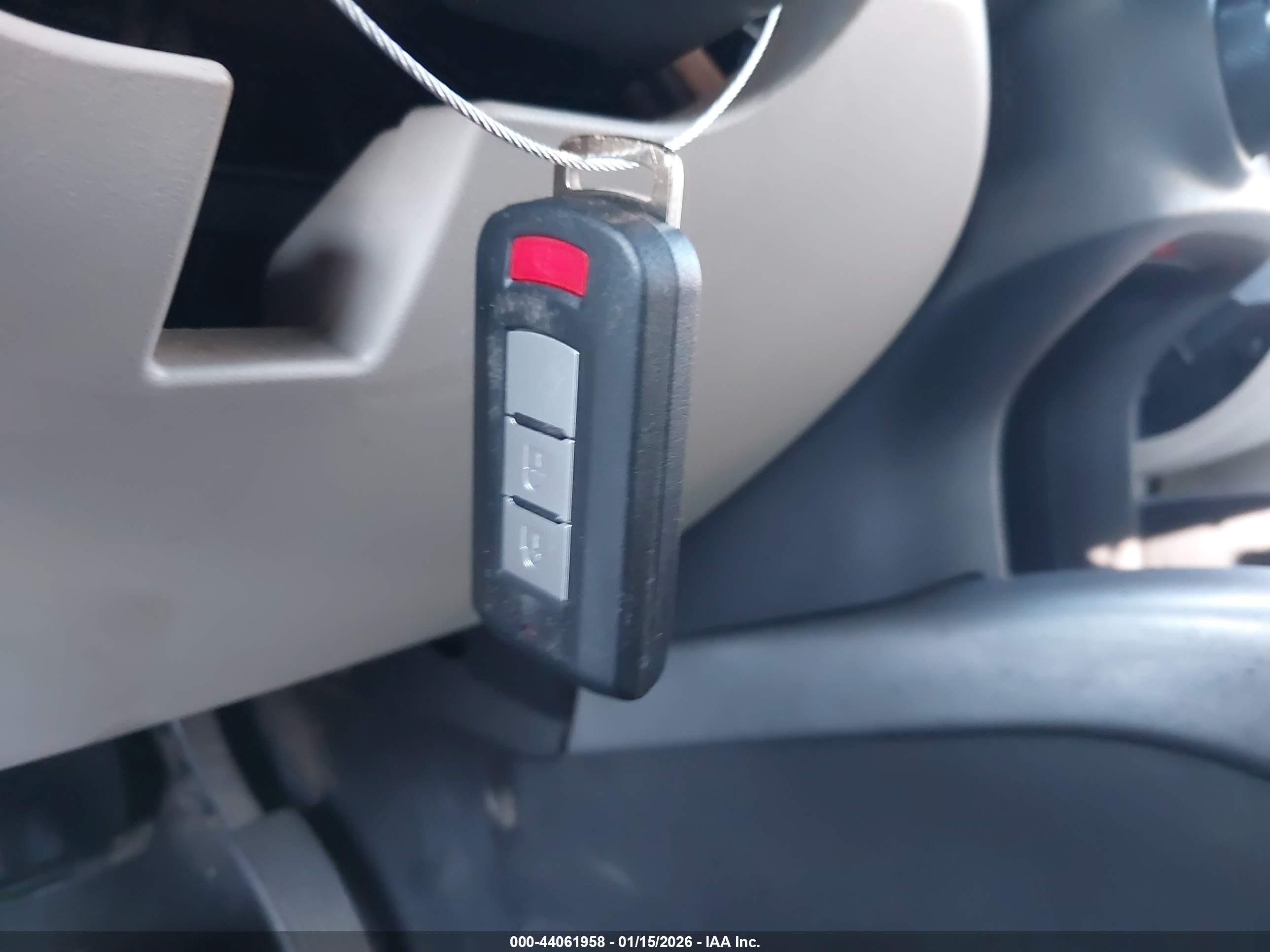 MITSUBISHI OUTLANDER image 11