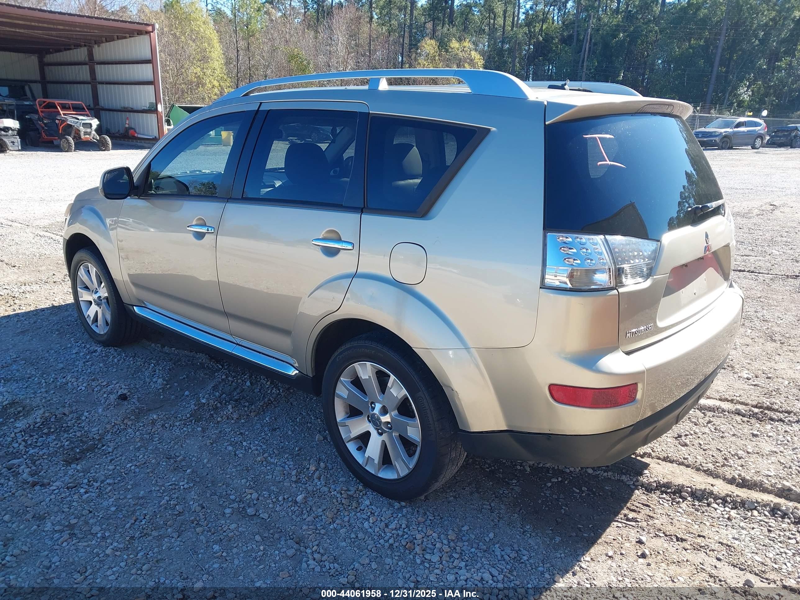 MITSUBISHI OUTLANDER image 3