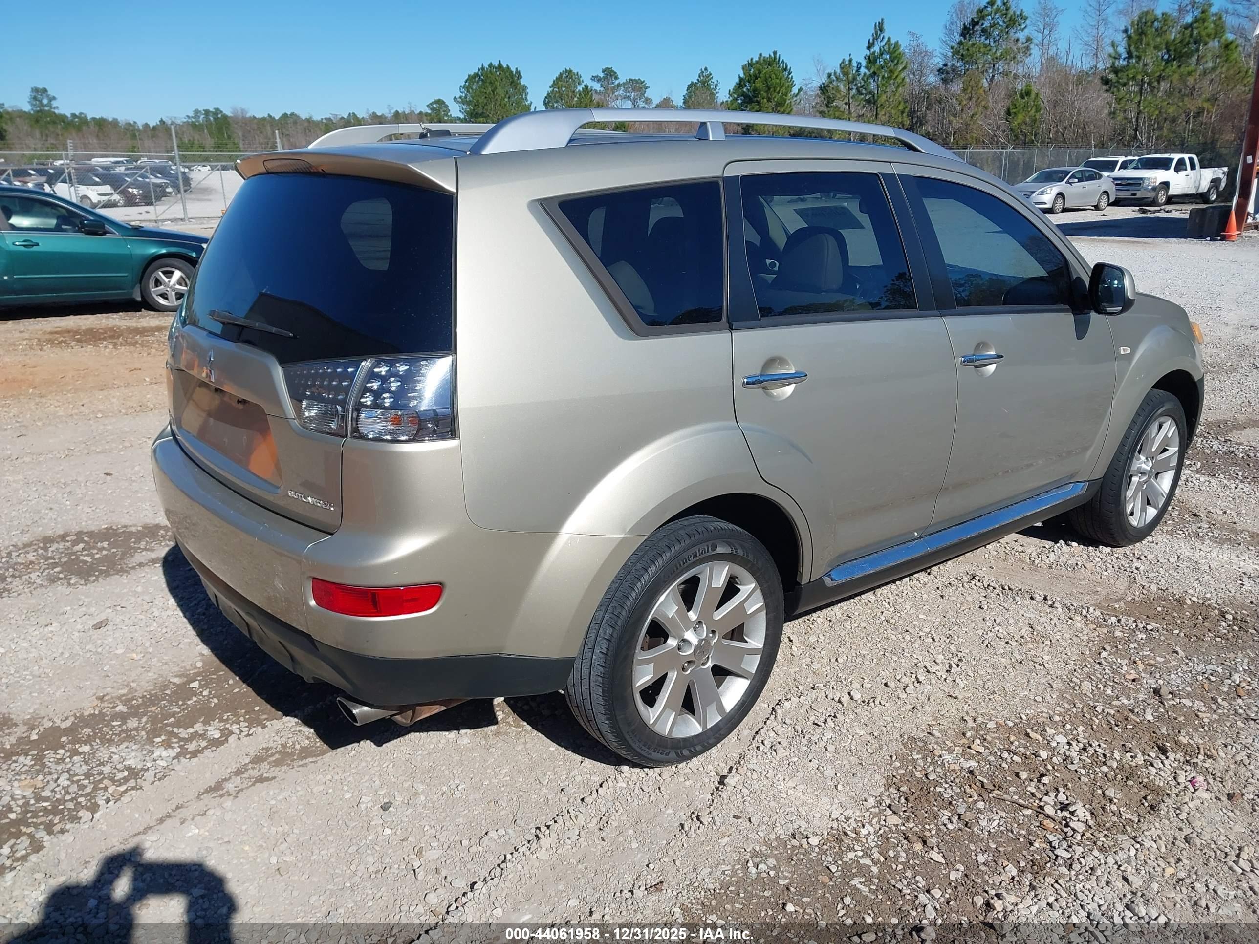 MITSUBISHI OUTLANDER image 4