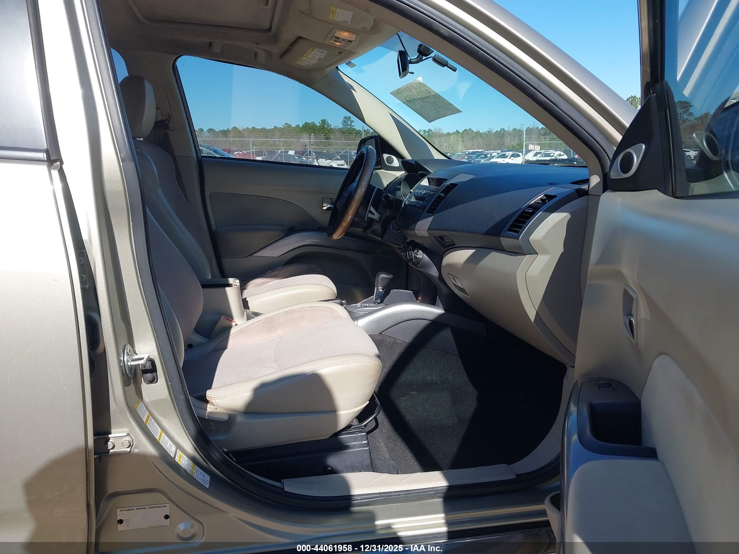 MITSUBISHI OUTLANDER image 5