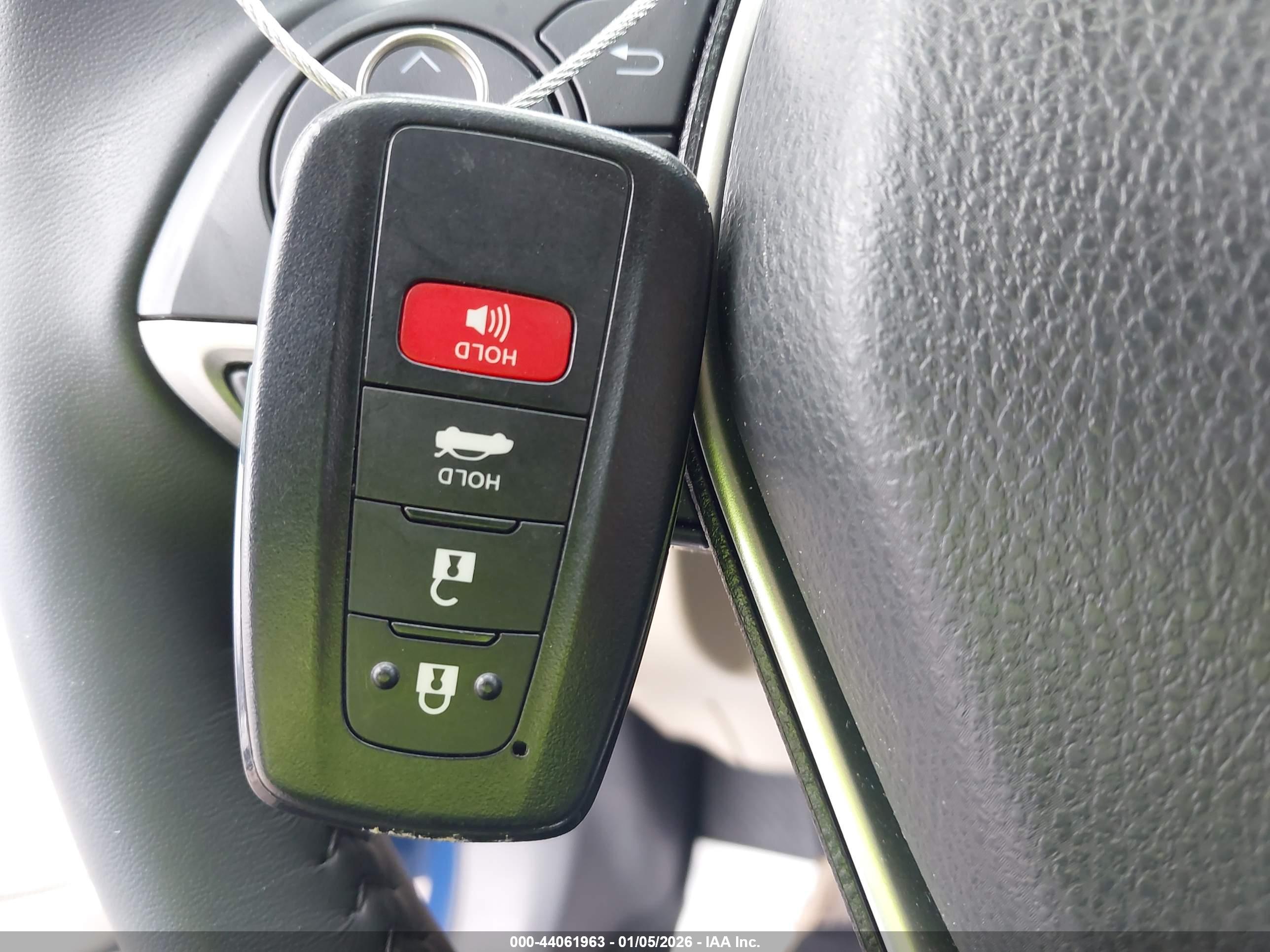 TOYOTA CAMRY image 11