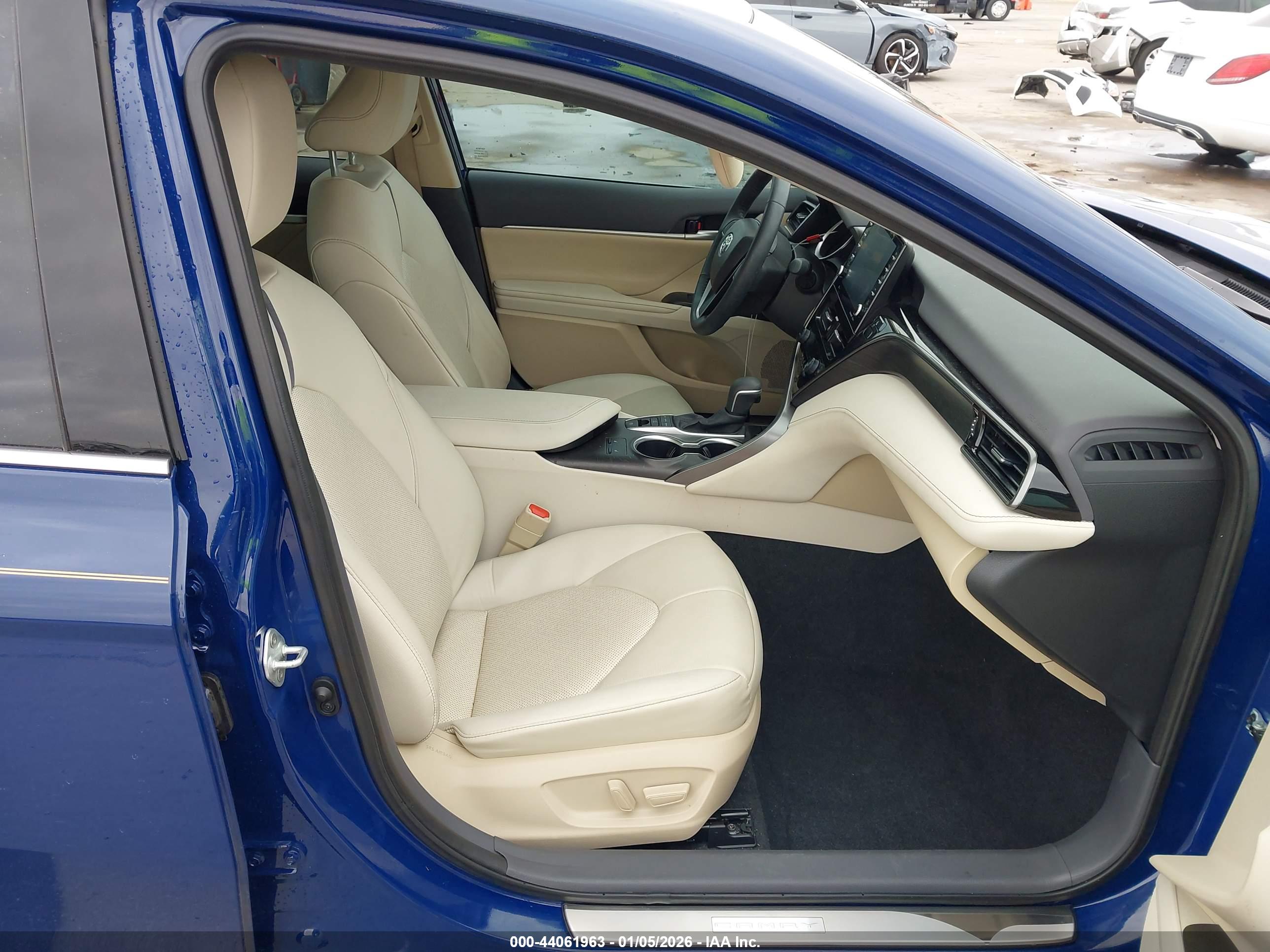 TOYOTA CAMRY image 5
