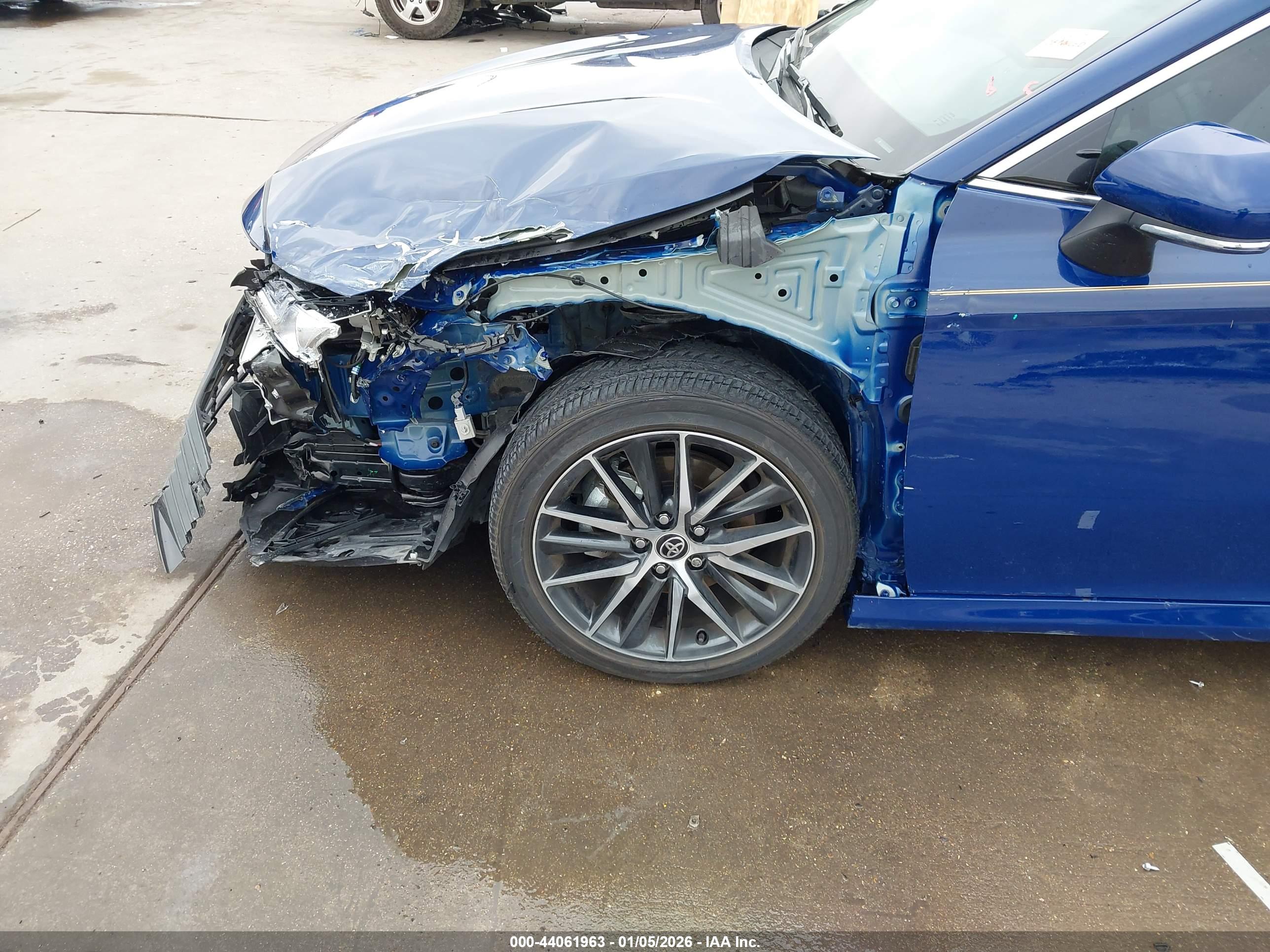 TOYOTA CAMRY image 6