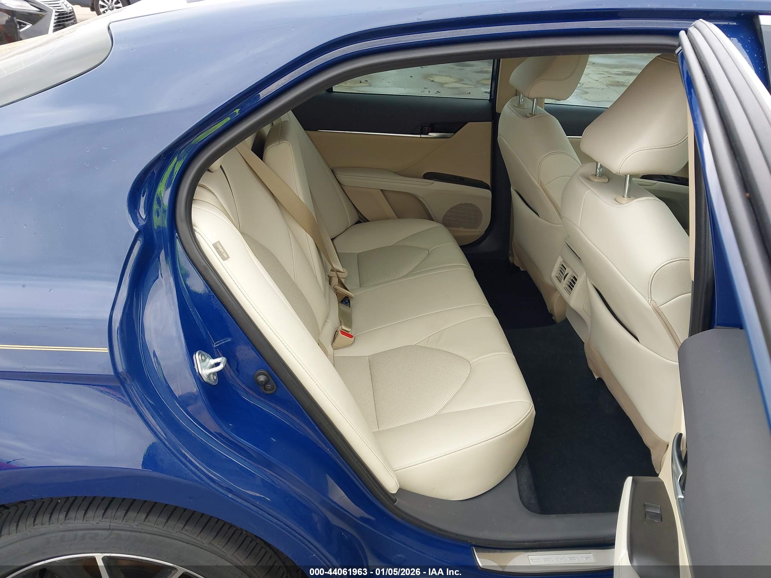 TOYOTA CAMRY image 8