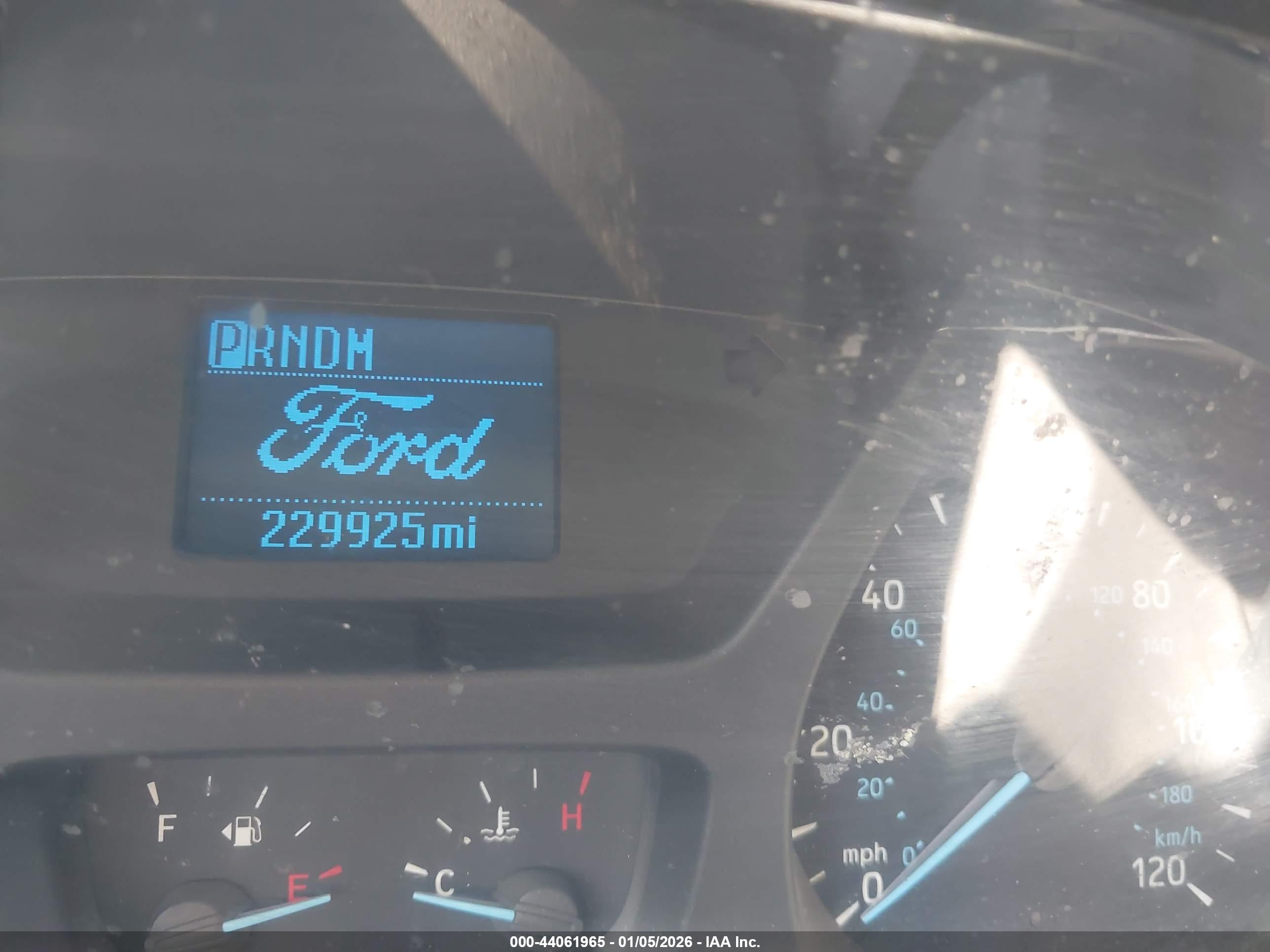 FORD TRANSIT-150 image 7