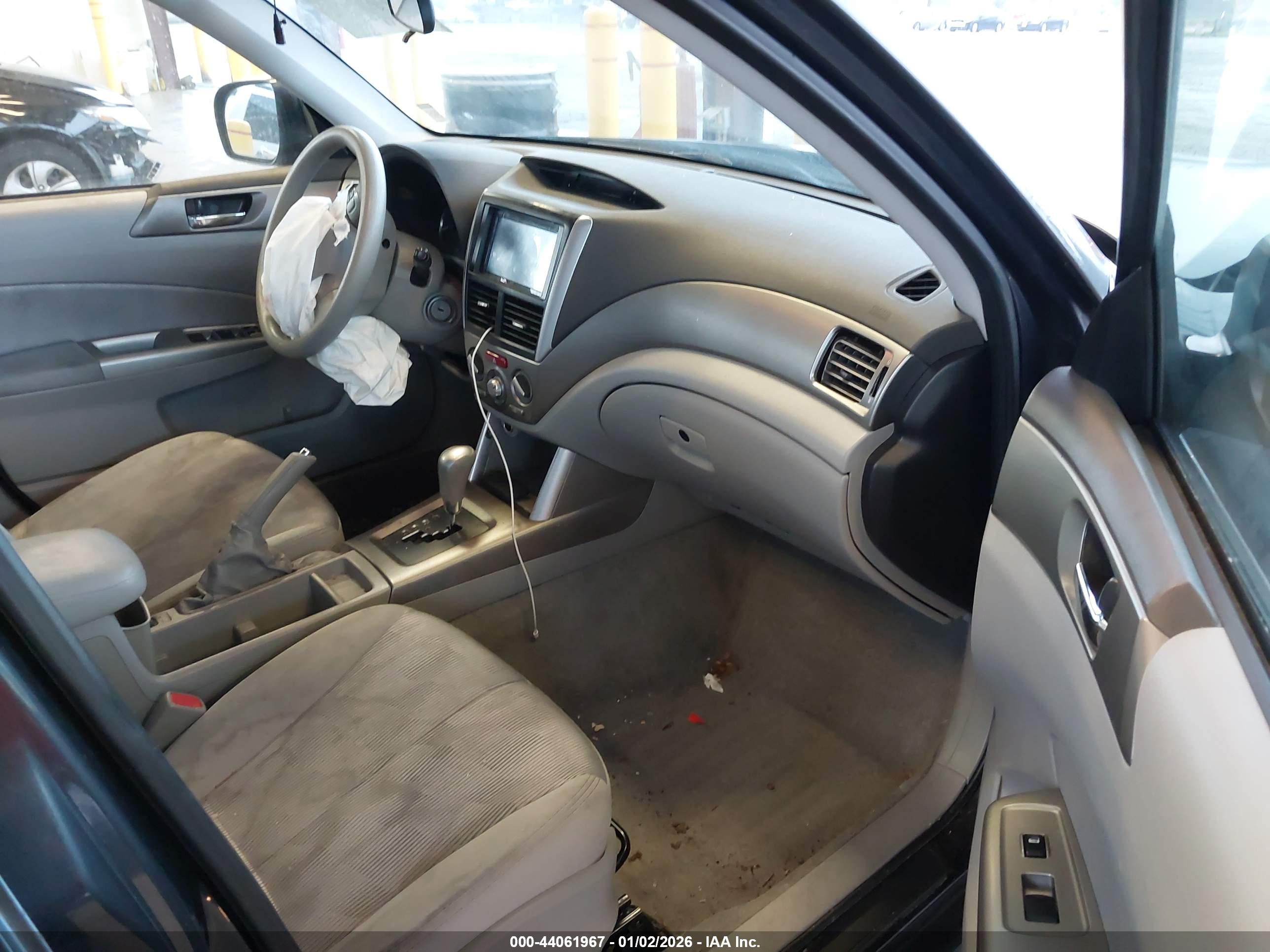 SUBARU FORESTER image 5