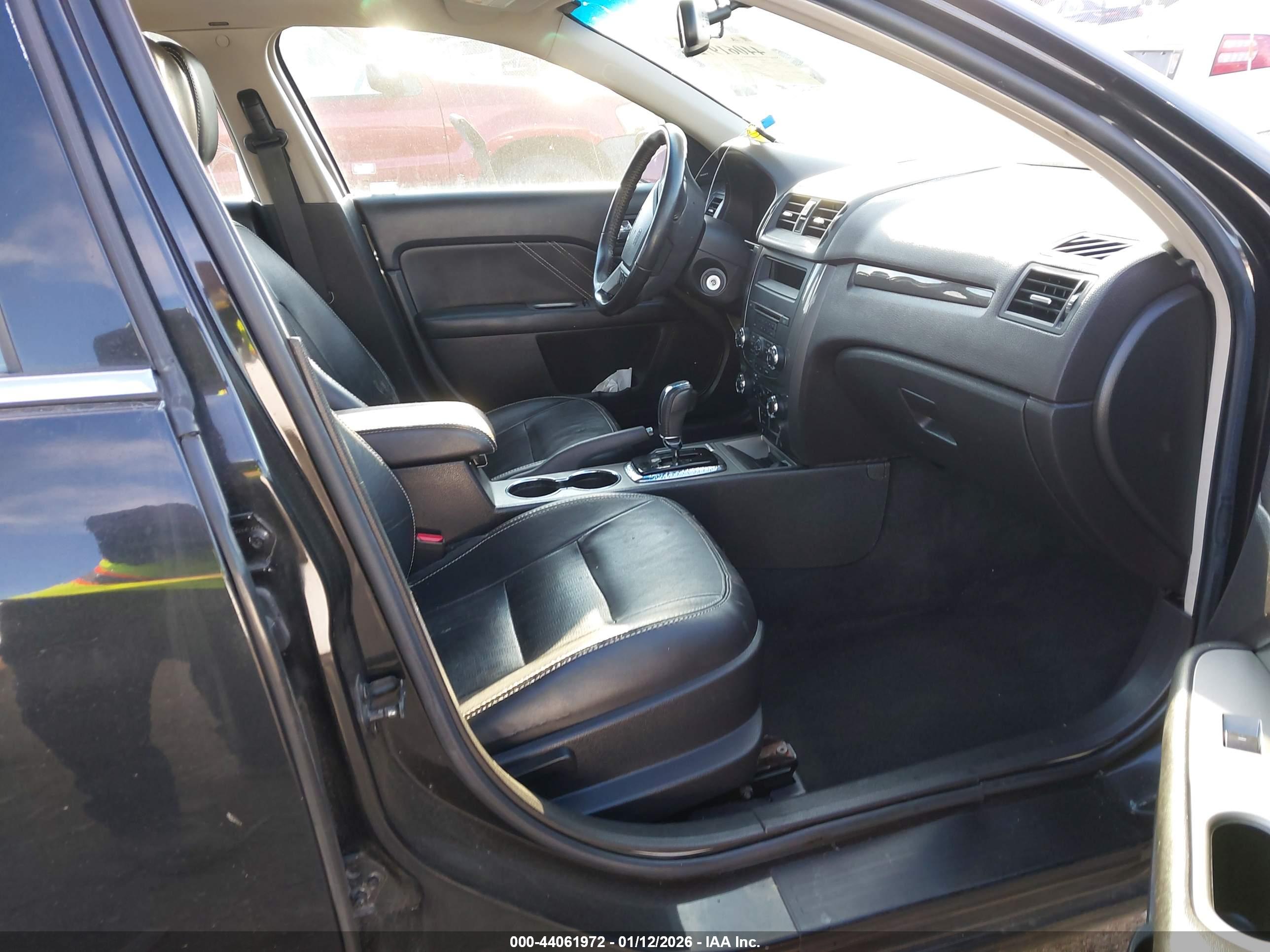 FORD FUSION image 5