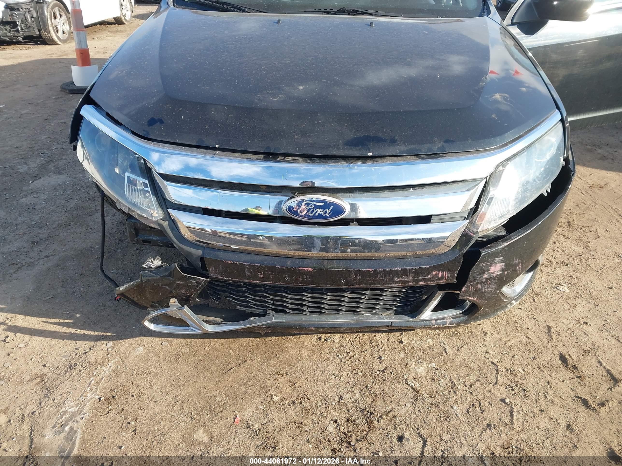 FORD FUSION image 6