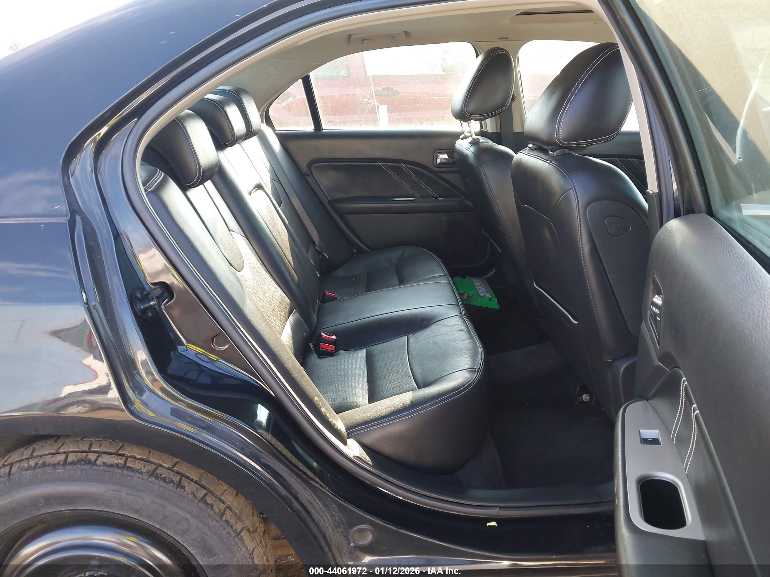 FORD FUSION image 8
