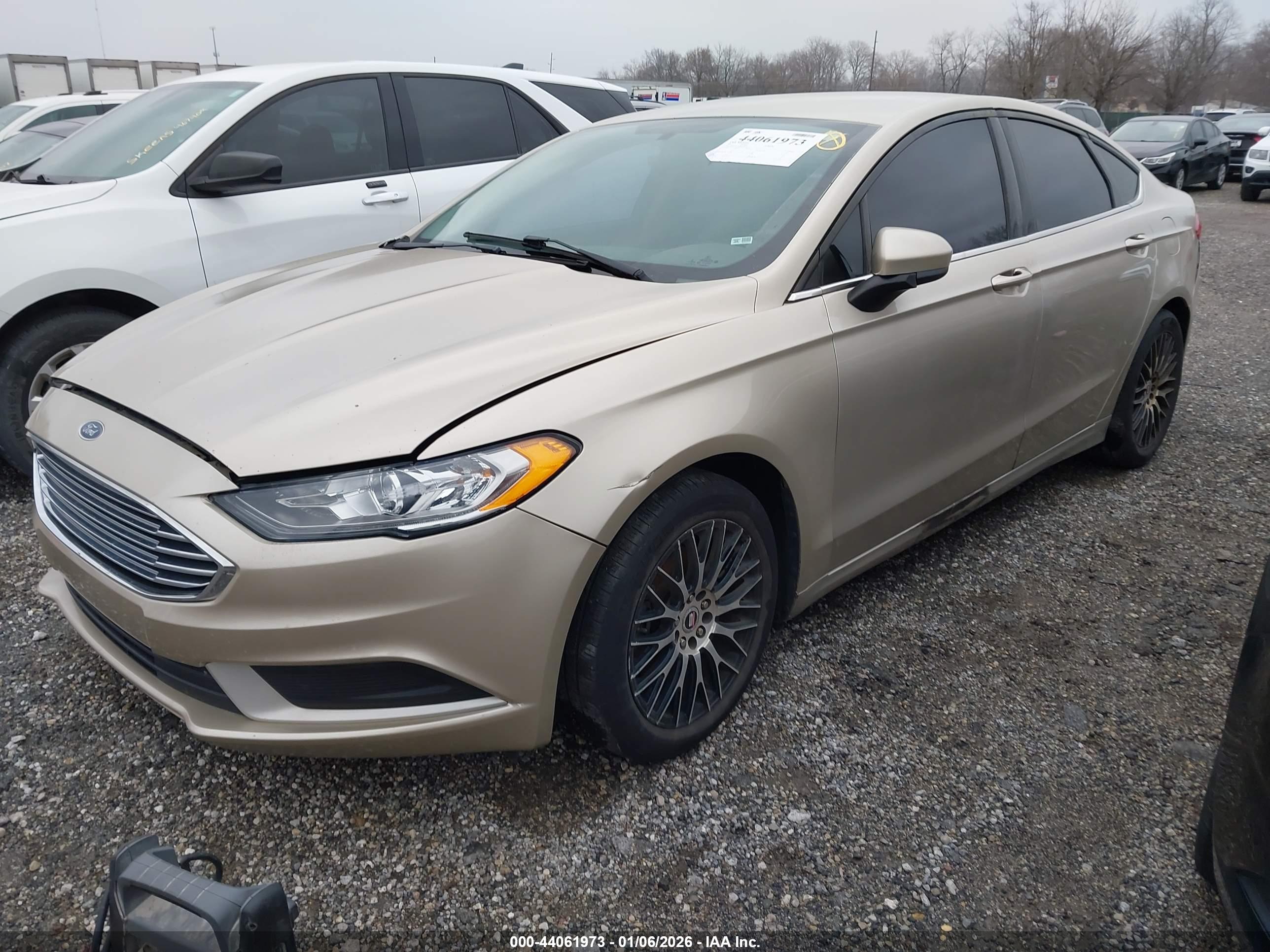 FORD FUSION image 2