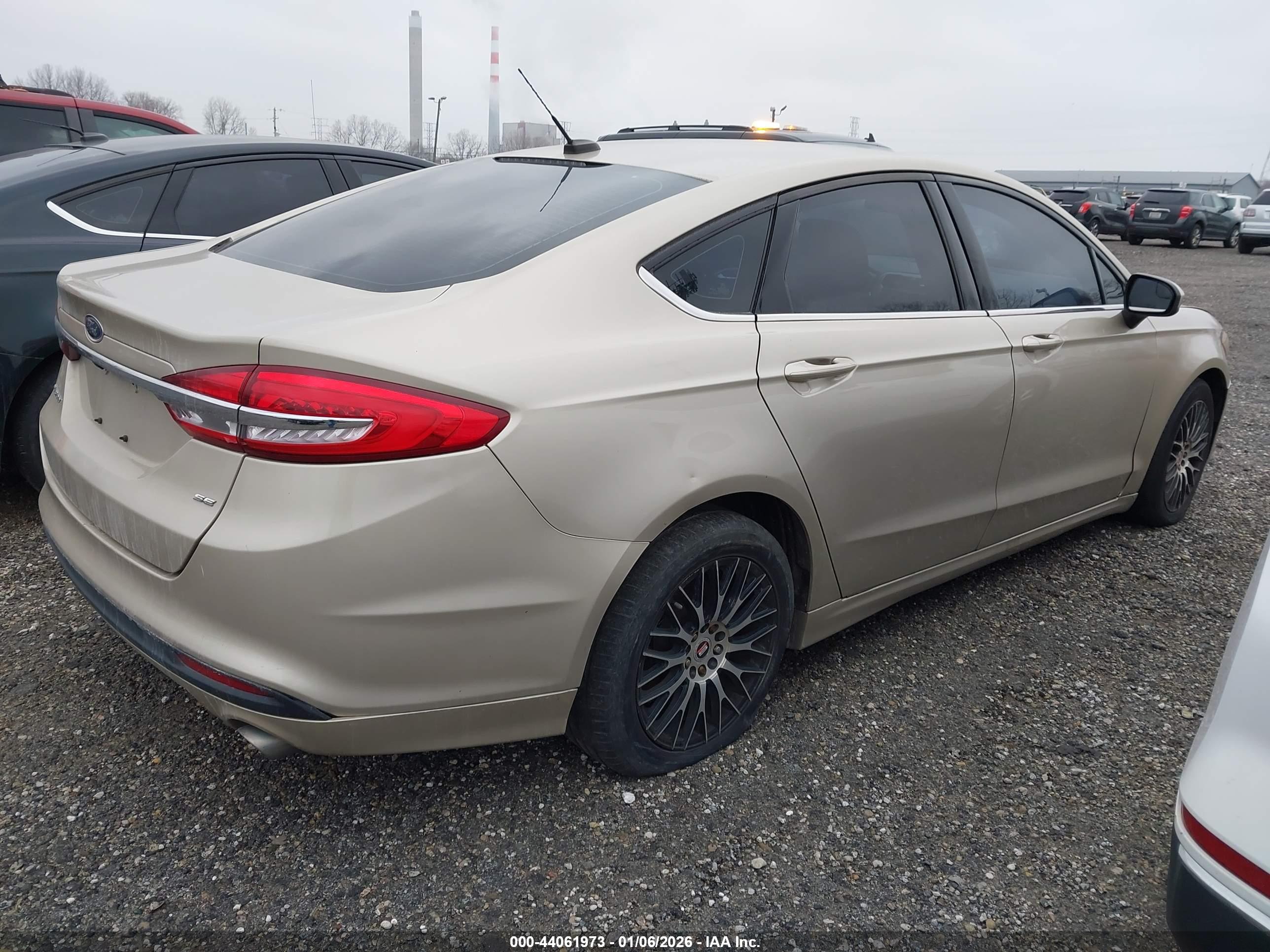 FORD FUSION image 4