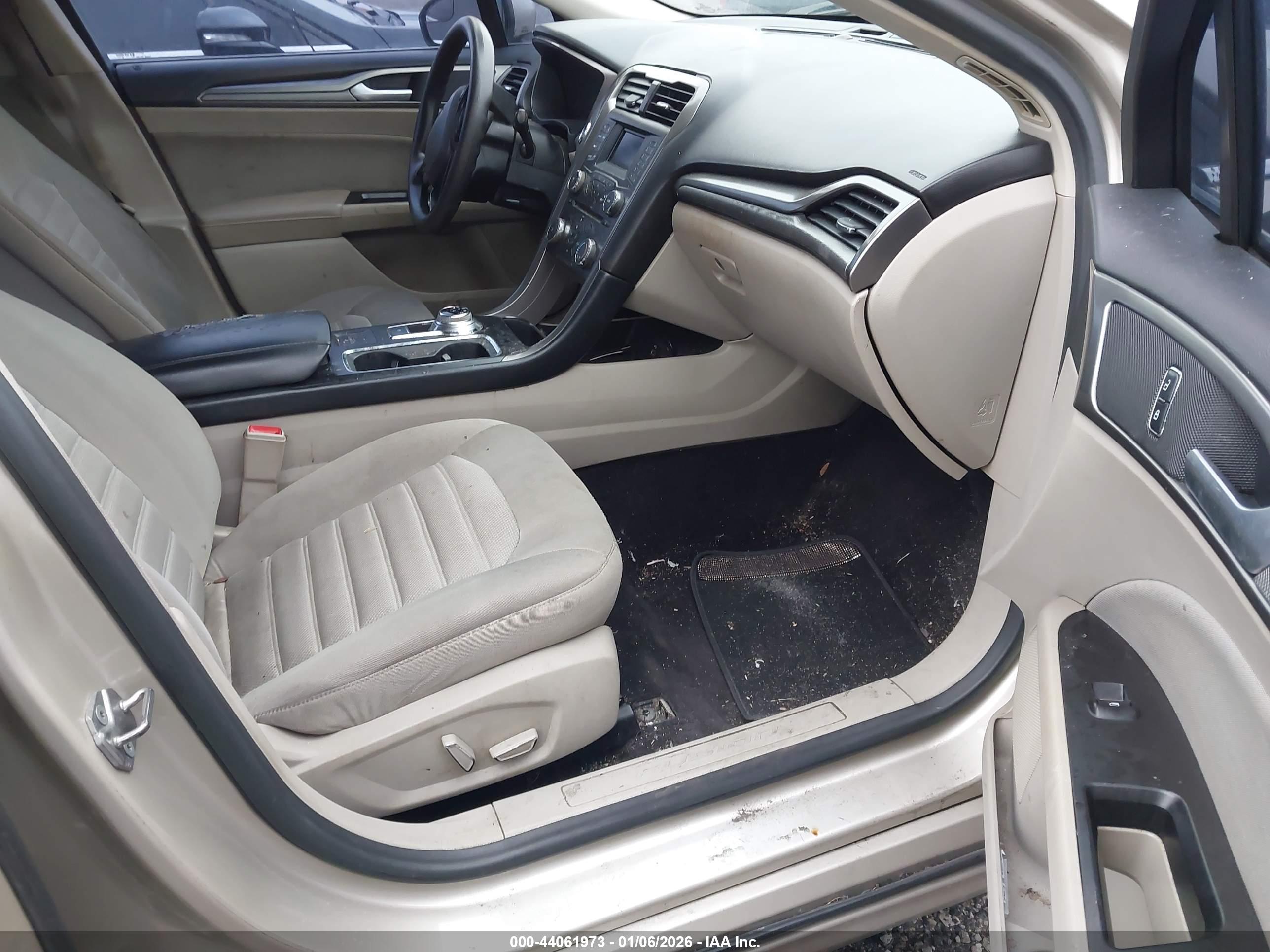 FORD FUSION image 5