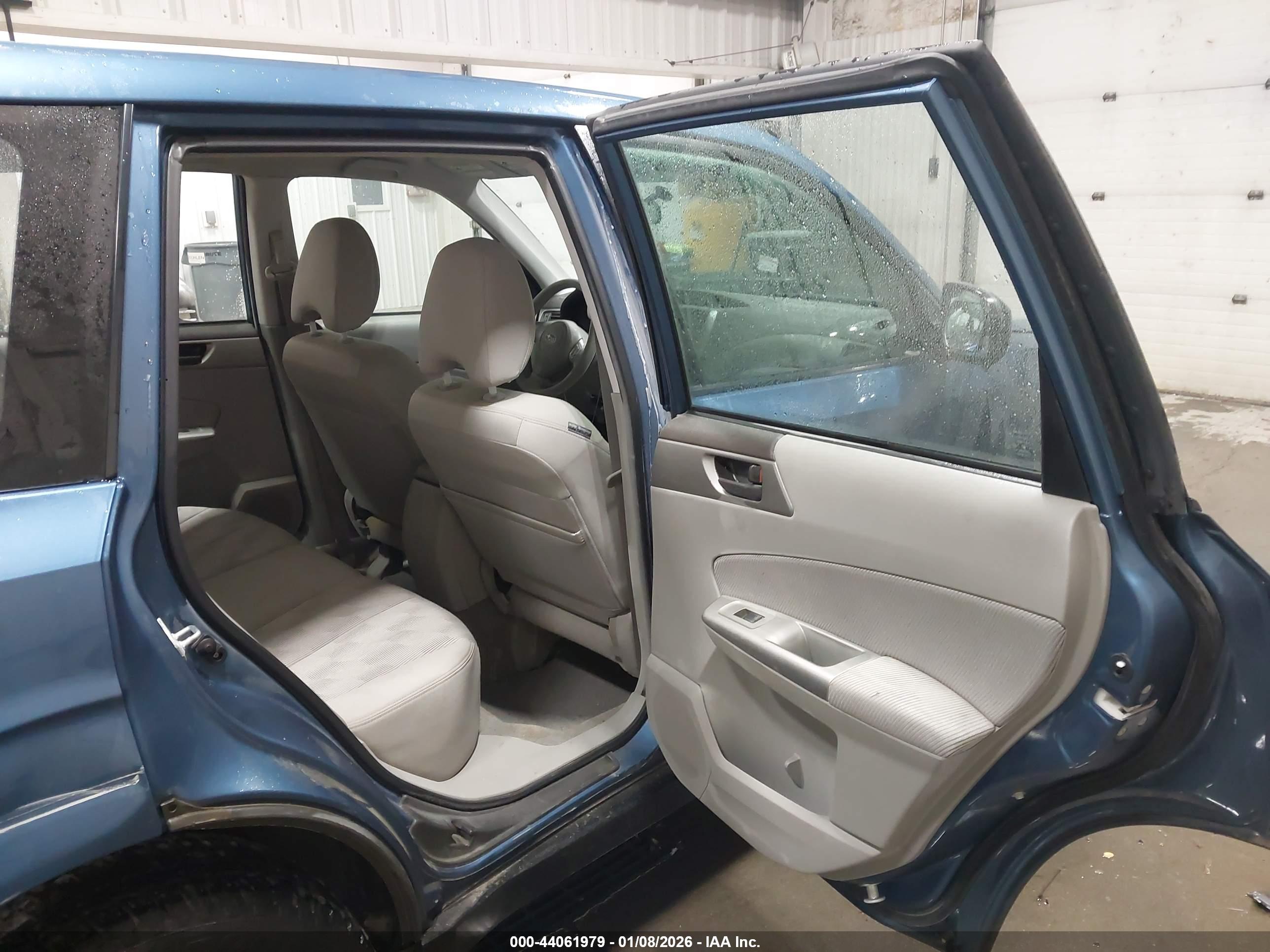 SUBARU FORESTER image 8